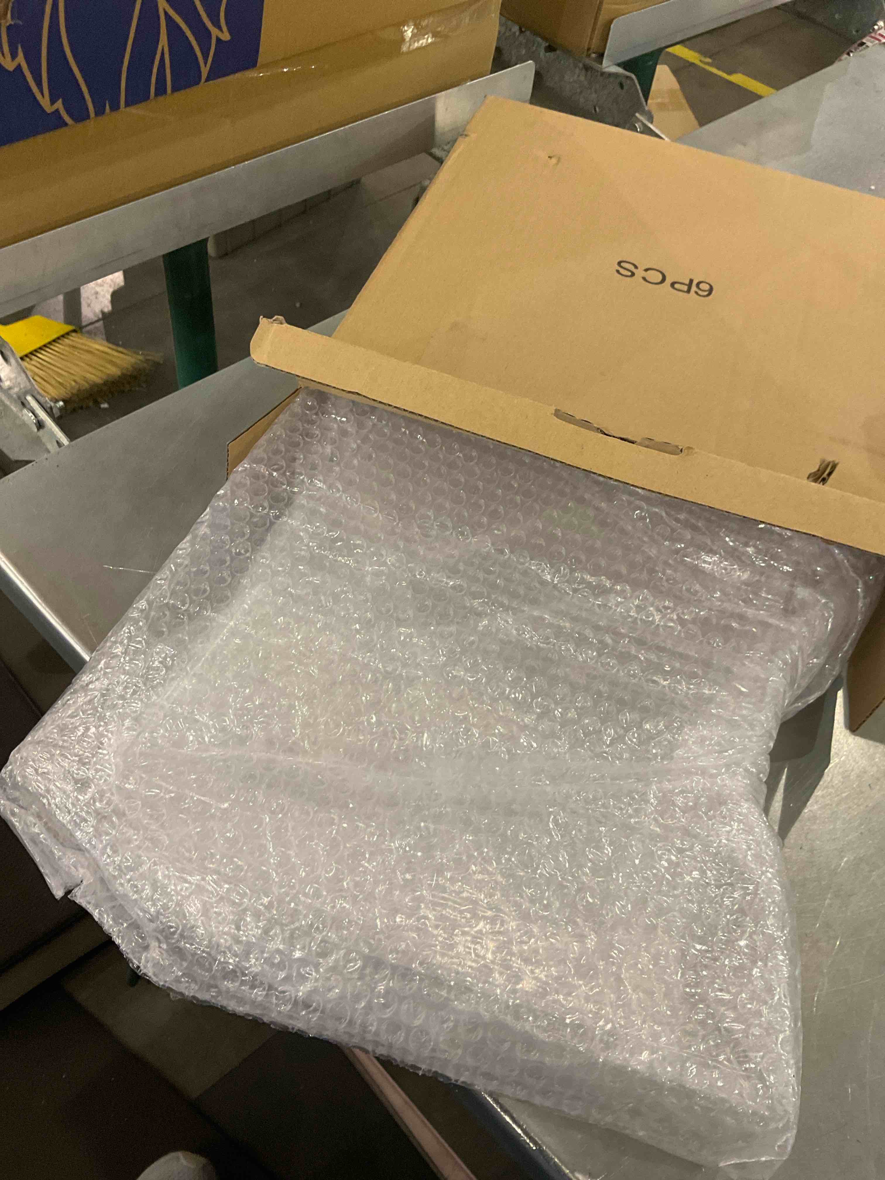 https://s3.amazonaws.com/lotting-images-prod/bidfta/EXS01130230_1706040970513.jpeg