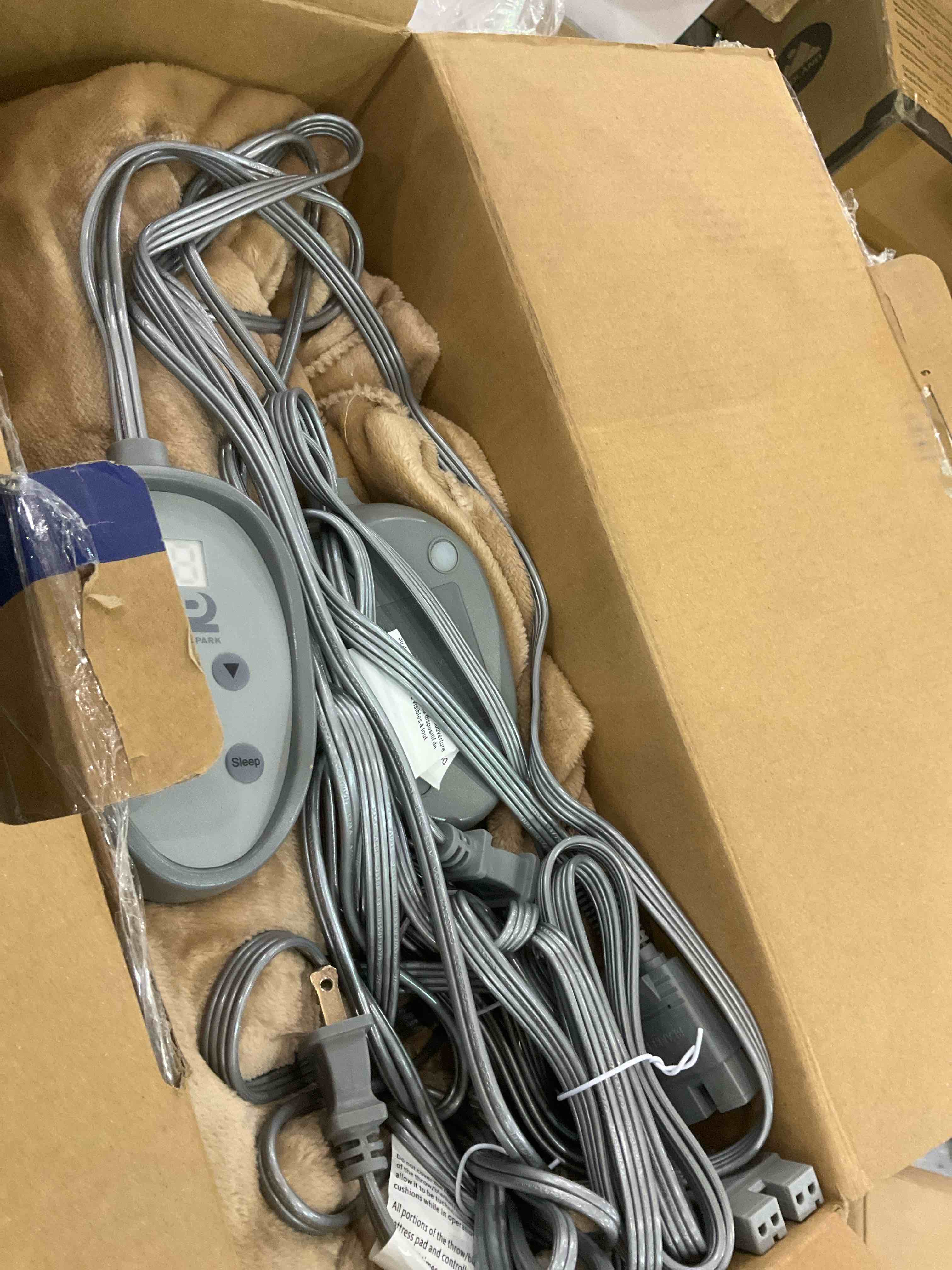 https://s3.amazonaws.com/lotting-images-prod/bidfta/EXS01130231_1706041078588.jpeg
