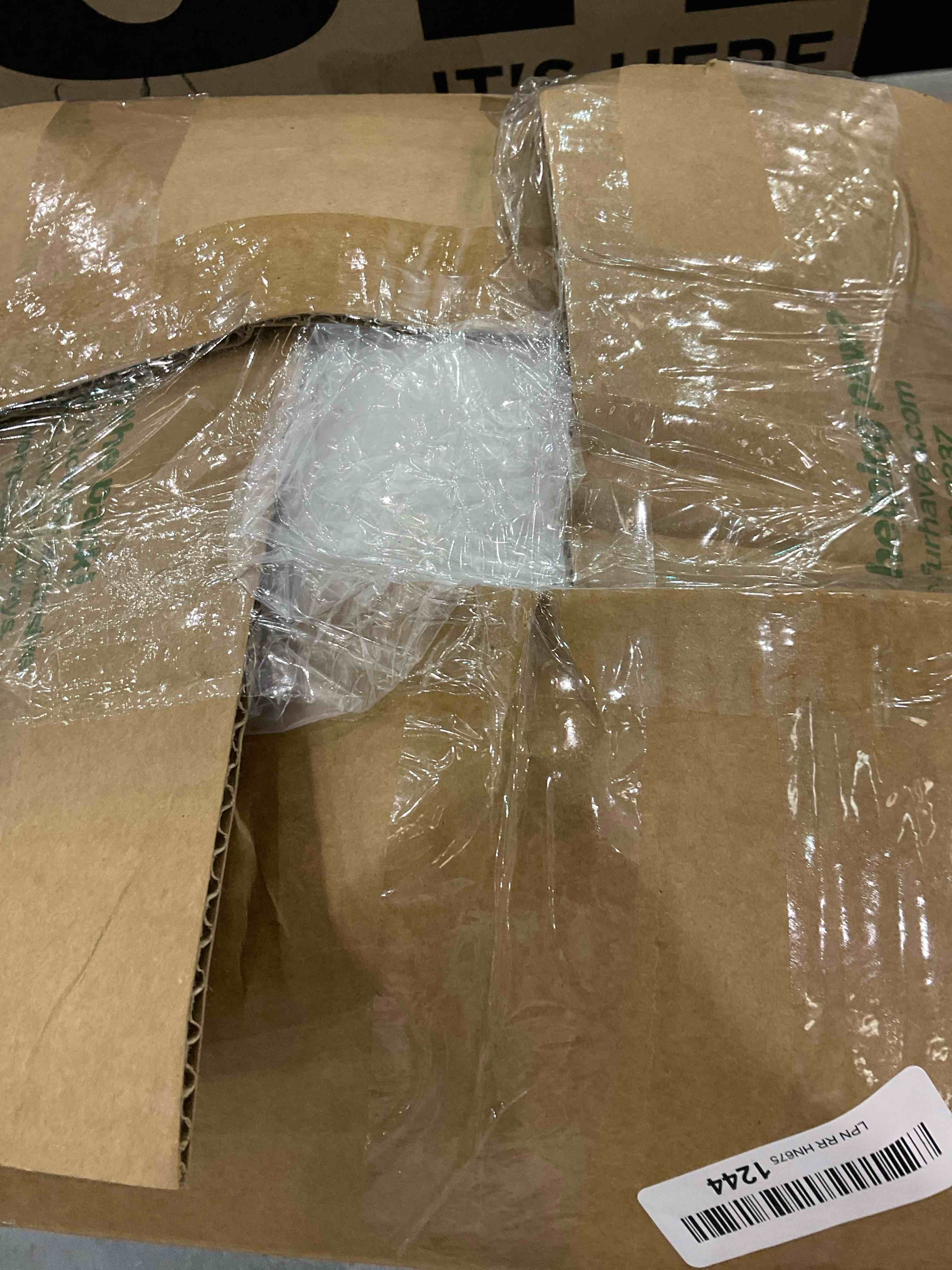 https://s3.amazonaws.com/lotting-images-prod/bidfta/EXS01132138_1705691977630.jpeg