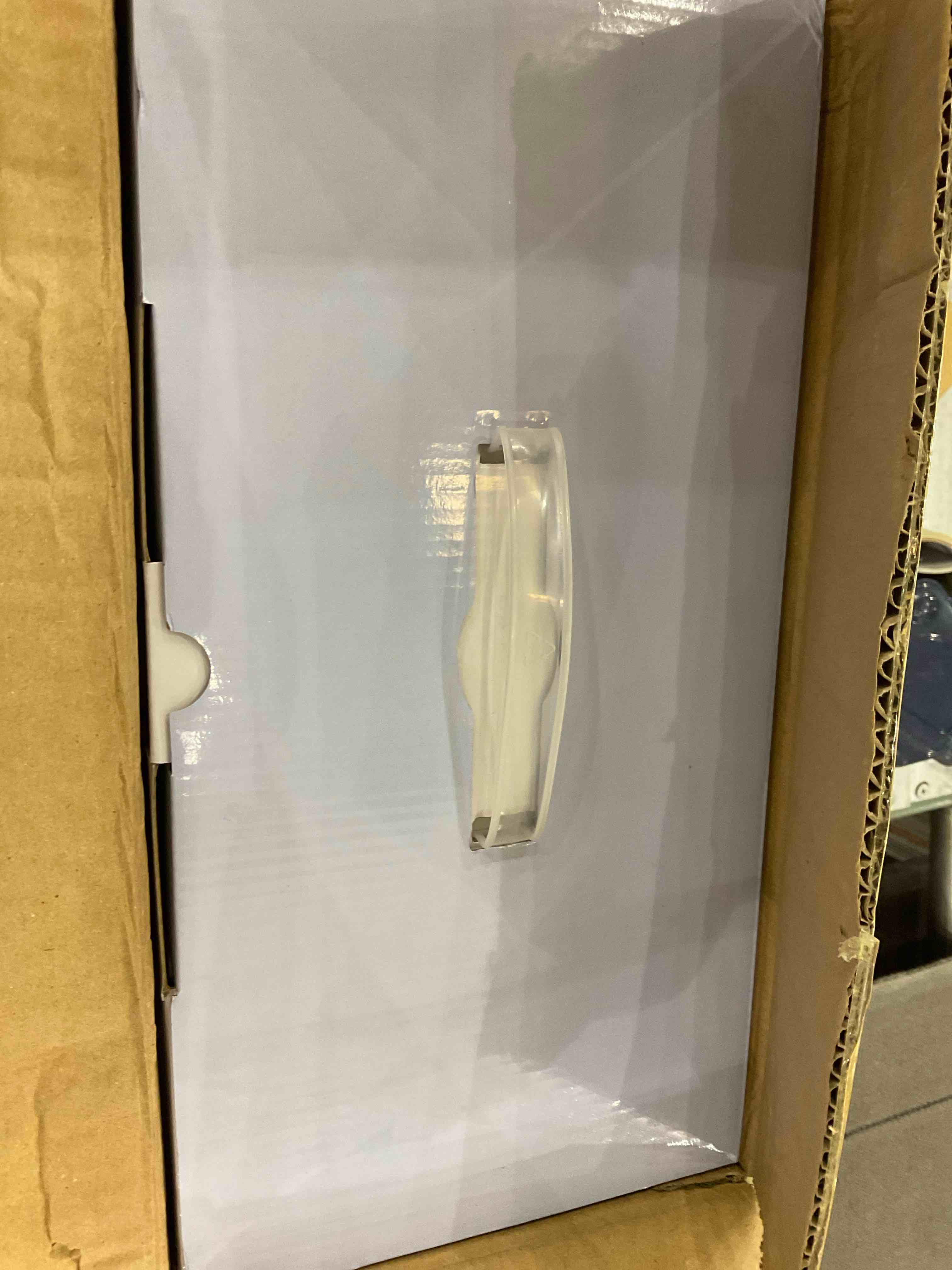 https://s3.amazonaws.com/lotting-images-prod/bidfta/EXS01132208_1705938267018.jpeg