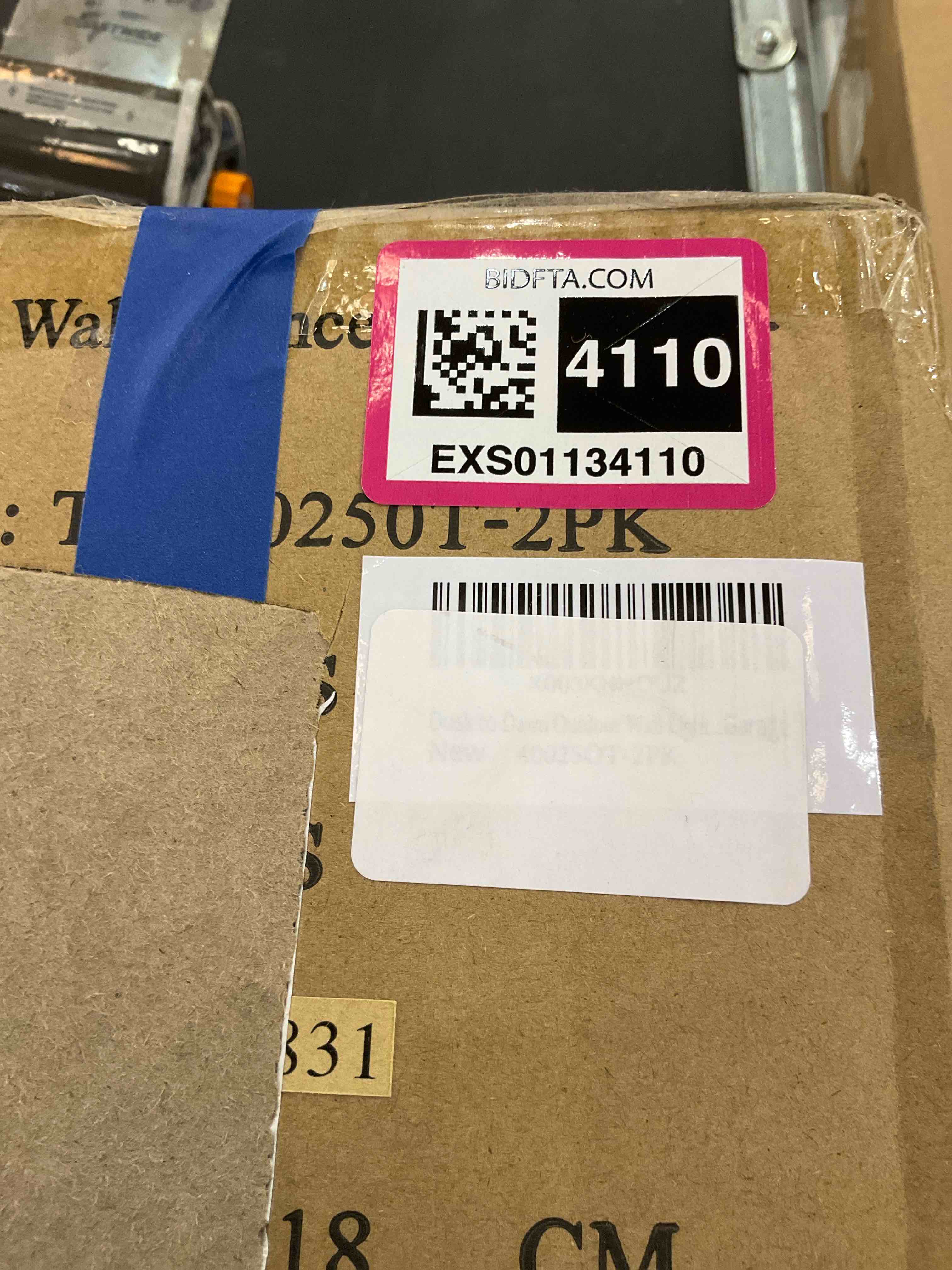 https://s3.amazonaws.com/lotting-images-prod/bidfta/EXS01134110_1705939918799.jpeg