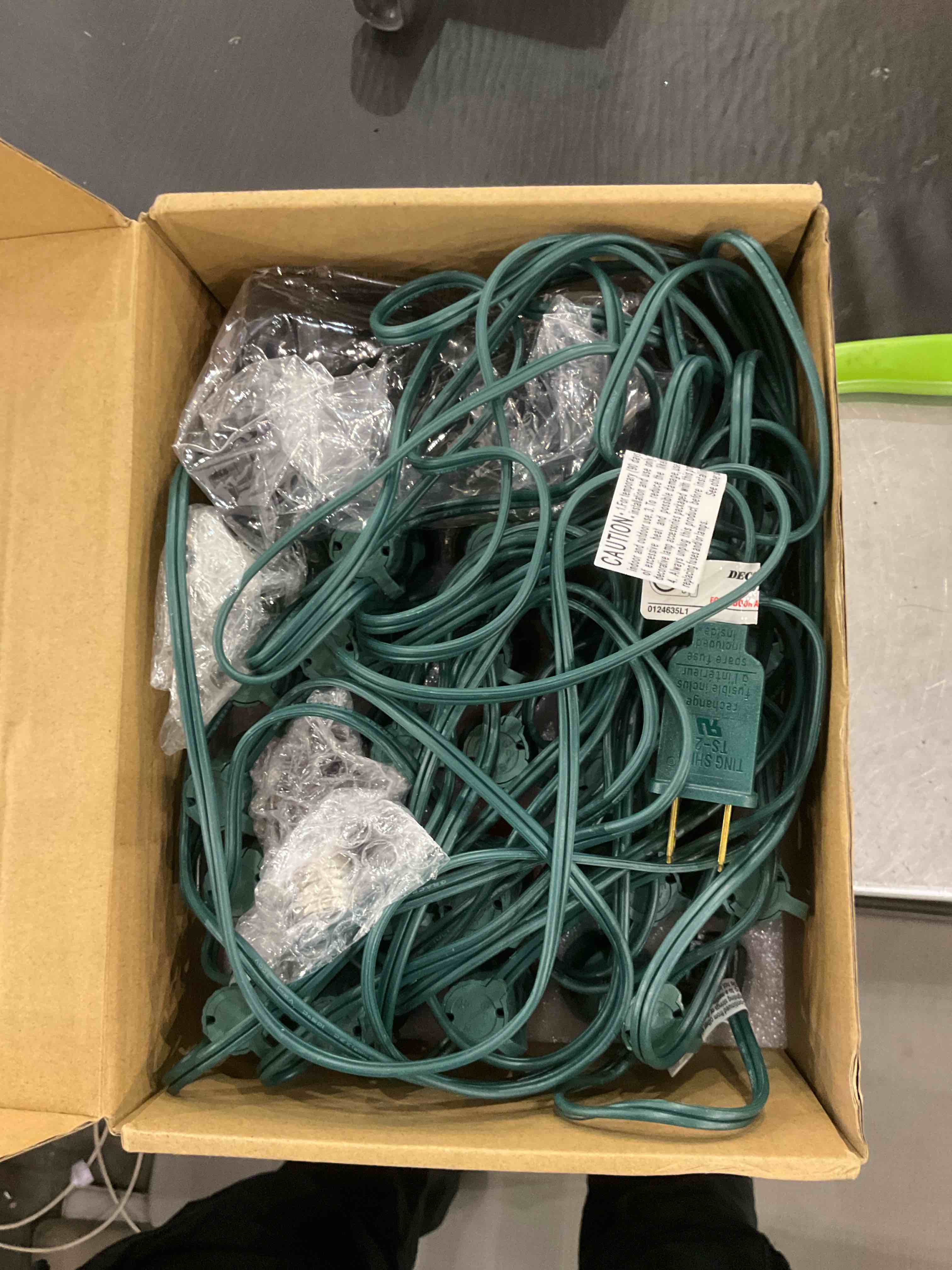 https://s3.amazonaws.com/lotting-images-prod/bidfta/EXS01134223_1706013256077.jpeg