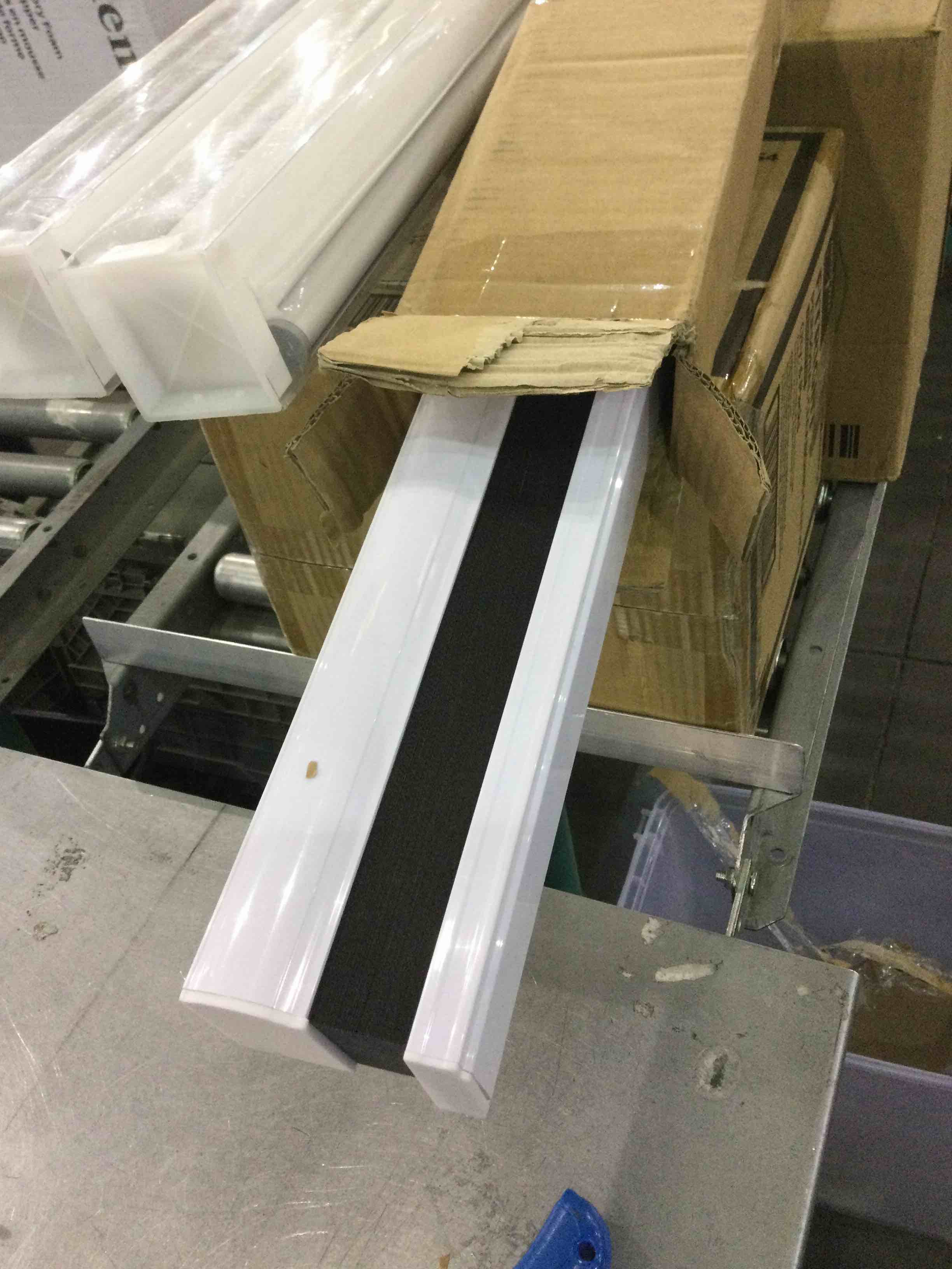 https://s3.amazonaws.com/lotting-images-prod/bidfta/EXS01135645_1706120646392.jpeg