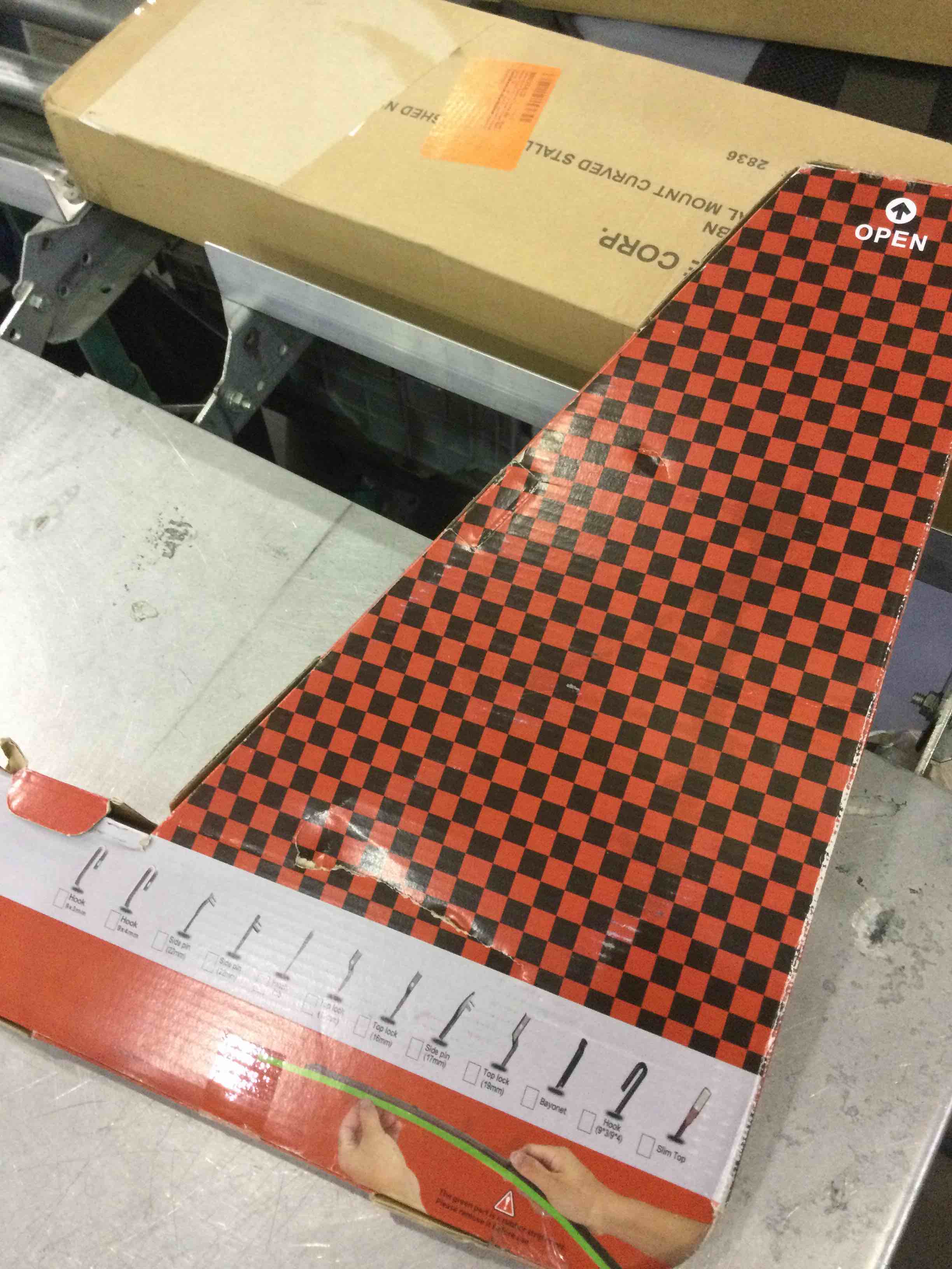 https://s3.amazonaws.com/lotting-images-prod/bidfta/EXS01135667_1706124666830.jpeg