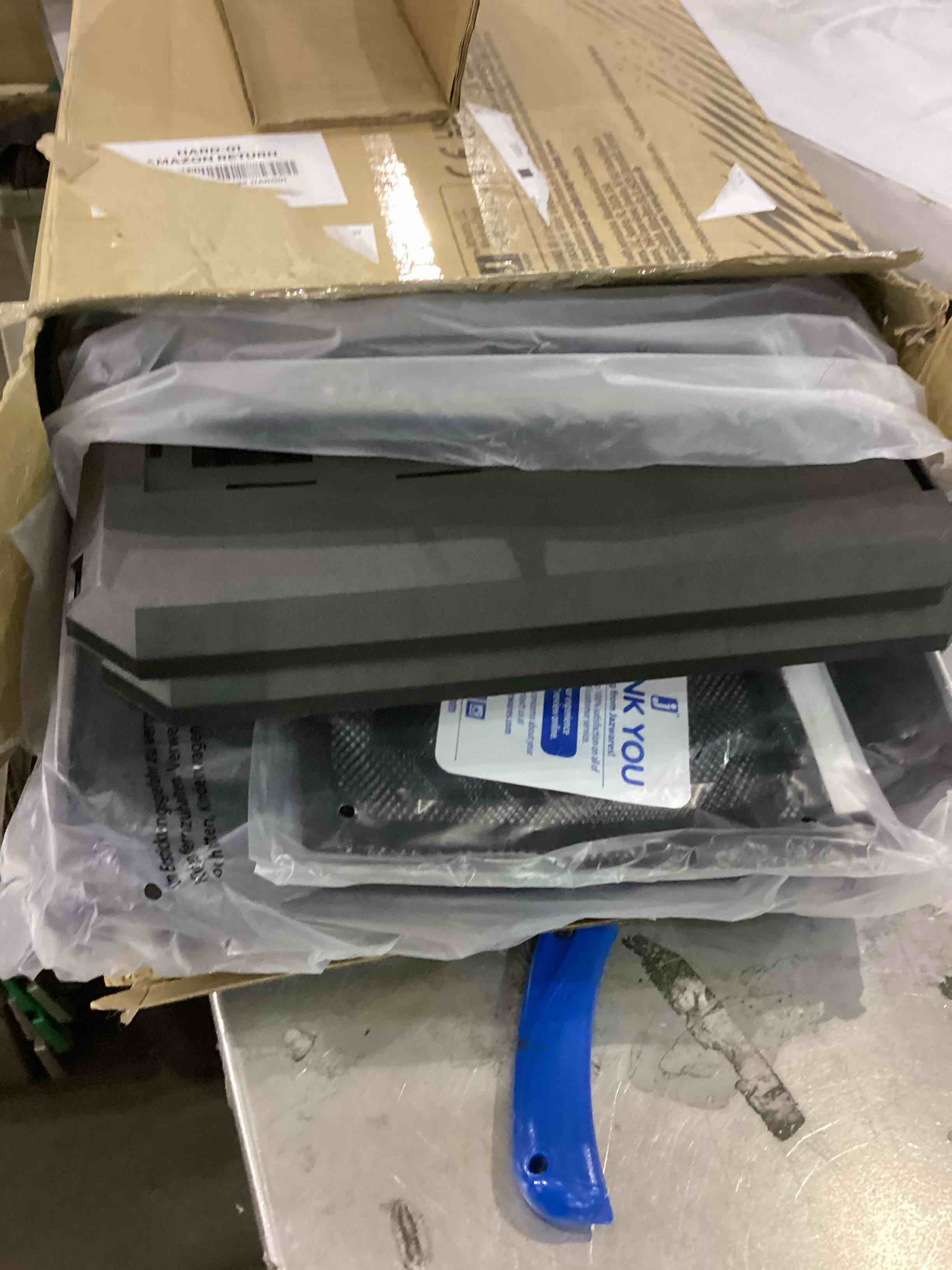 https://s3.amazonaws.com/lotting-images-prod/bidfta/EXS01136167_1706122026157.jpeg