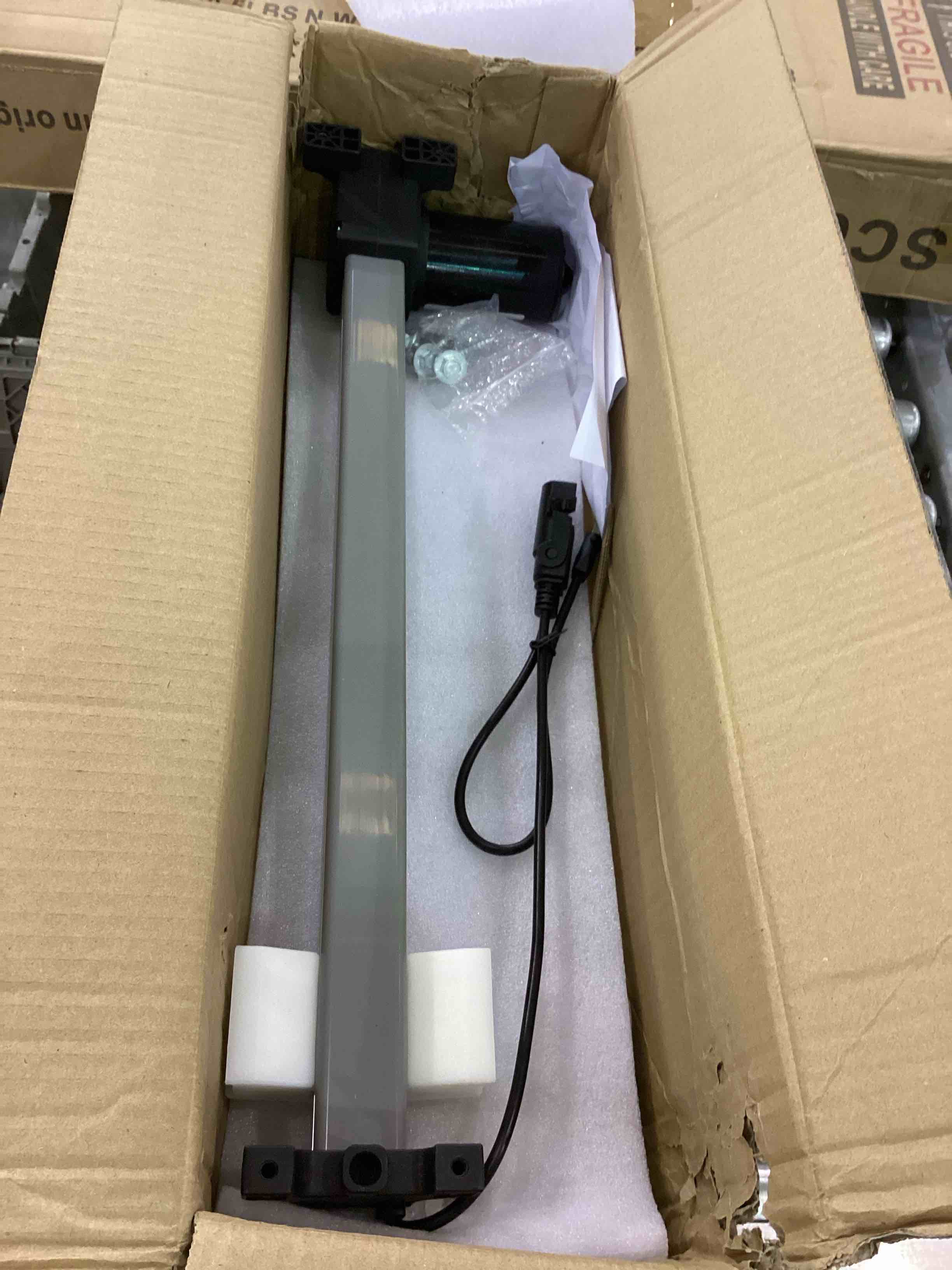 https://s3.amazonaws.com/lotting-images-prod/bidfta/EXS01136235_1706198966023.jpeg