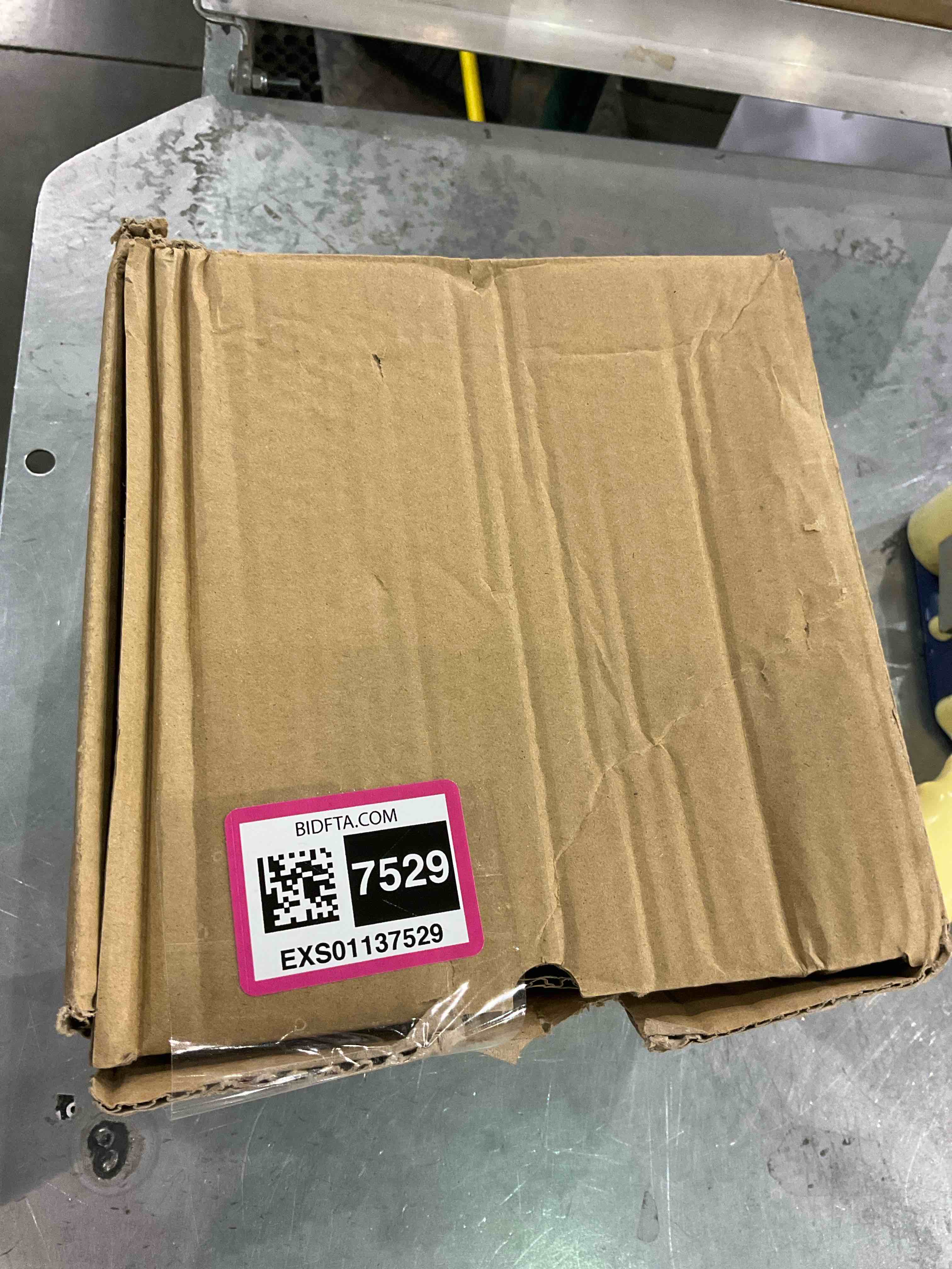 https://s3.amazonaws.com/lotting-images-prod/bidfta/EXS01137529_1706013460552.jpeg