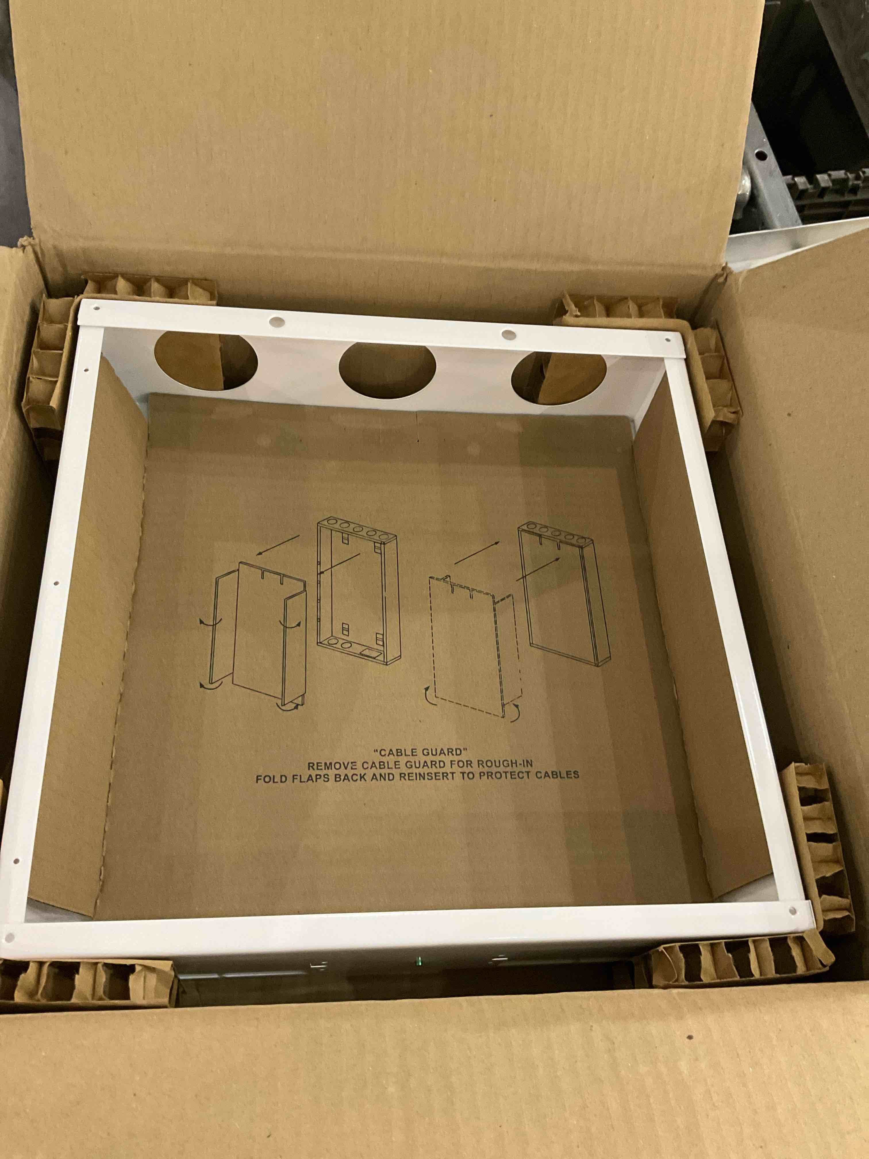 https://s3.amazonaws.com/lotting-images-prod/bidfta/EXS01137758_1706108947495.jpeg