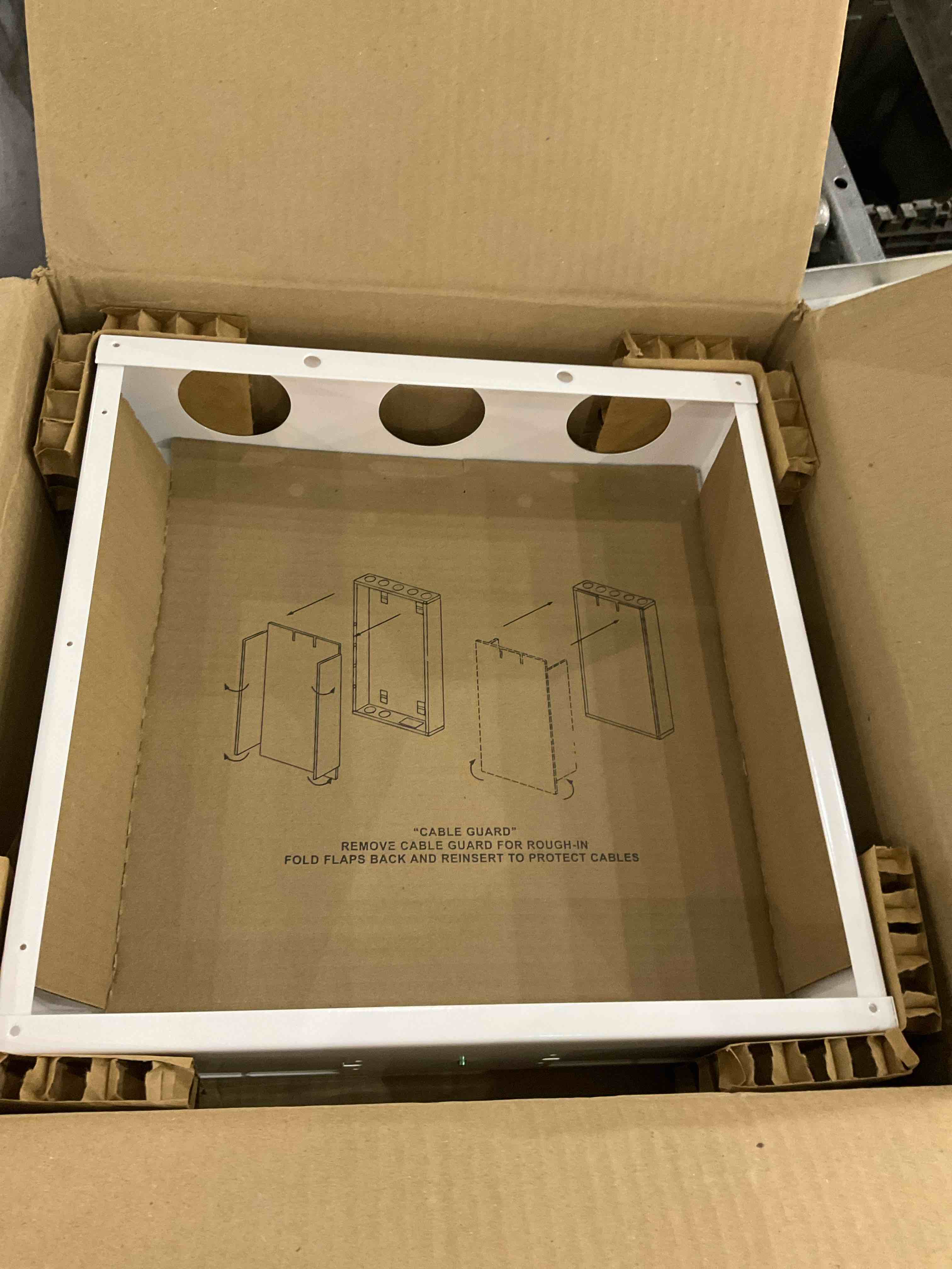 https://s3.amazonaws.com/lotting-images-prod/bidfta/EXS01137758_1706108948455.jpeg