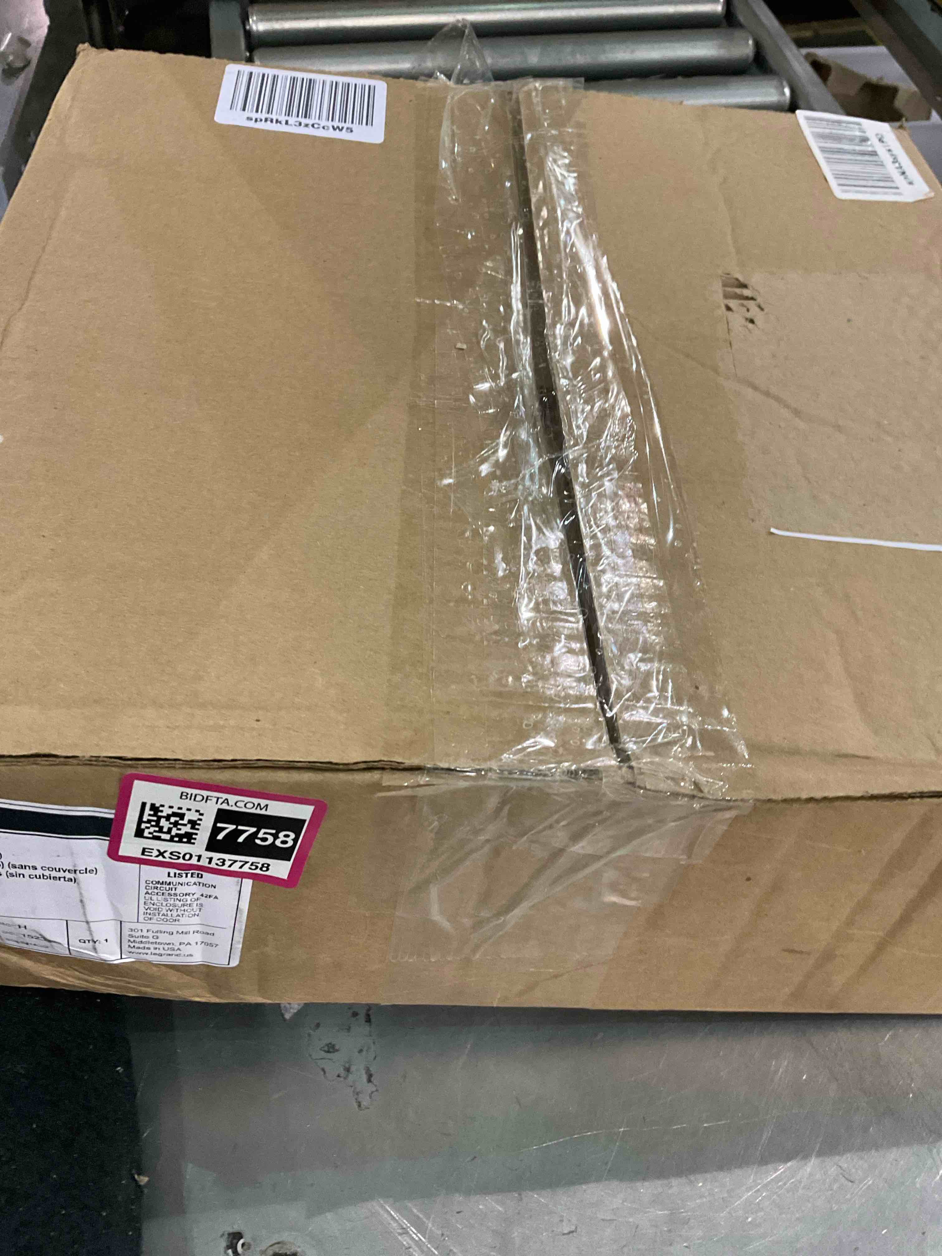 https://s3.amazonaws.com/lotting-images-prod/bidfta/EXS01137758_1706108967342.jpeg