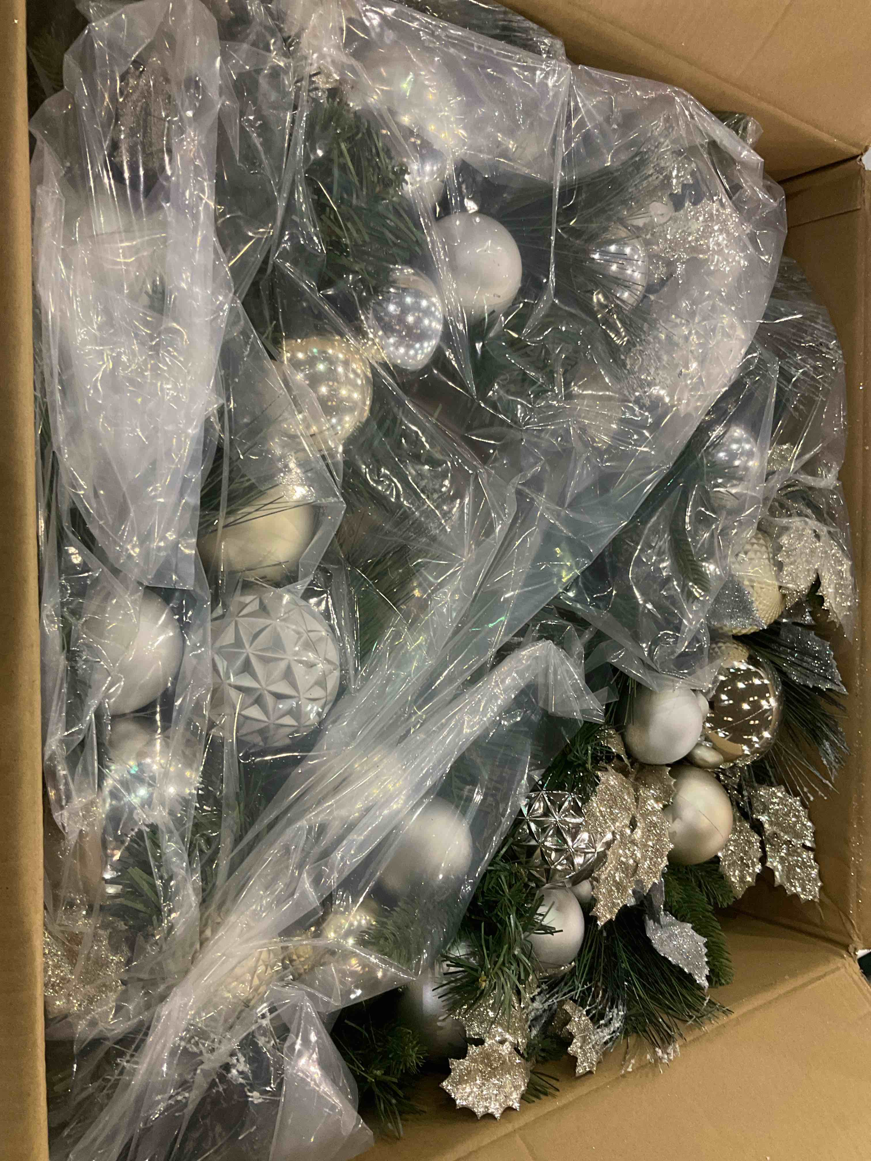 WANNA-CUL Pre-Lit 30 Inch Large Christmas Wreath for Front Door with 50 Led Lights,Champagne Gold Lighted Christmas Door Wreath Decor with Ball Ornaments, Battery Operated