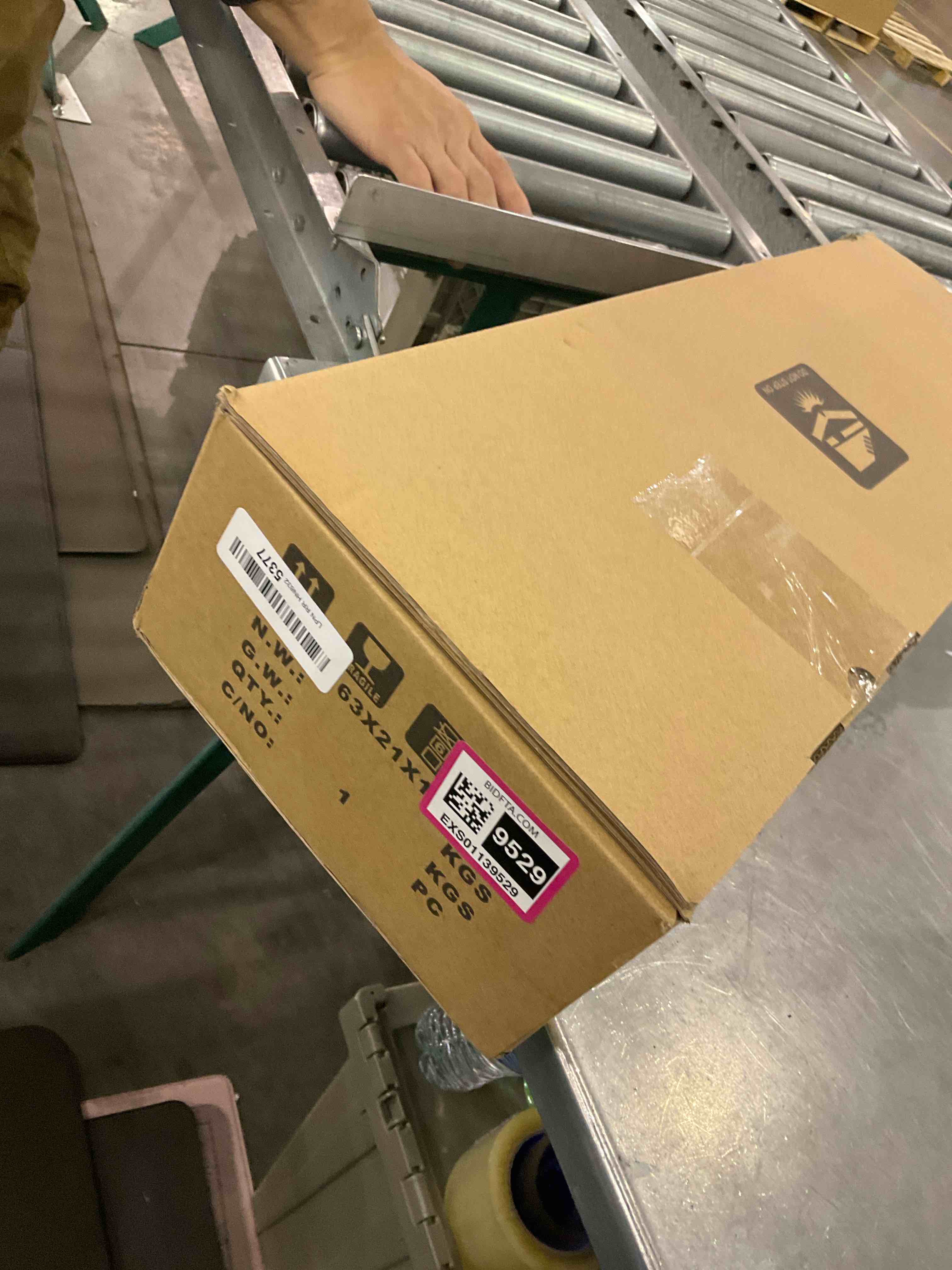 https://s3.amazonaws.com/lotting-images-prod/bidfta/EXS01139529_1706279528475.jpeg