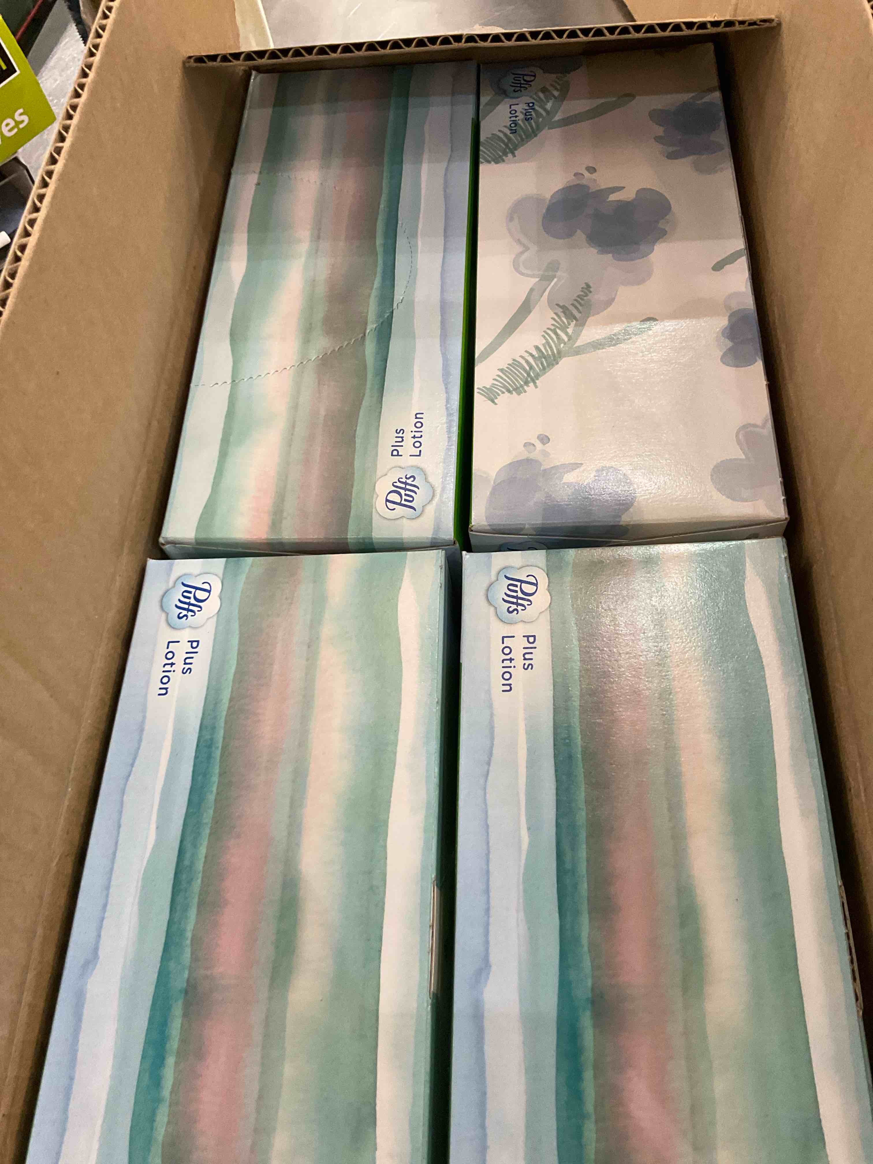 Puffs Plus Lotion Facial Tissue, 8 Family Boxes, 124 Facial Tissues per Box