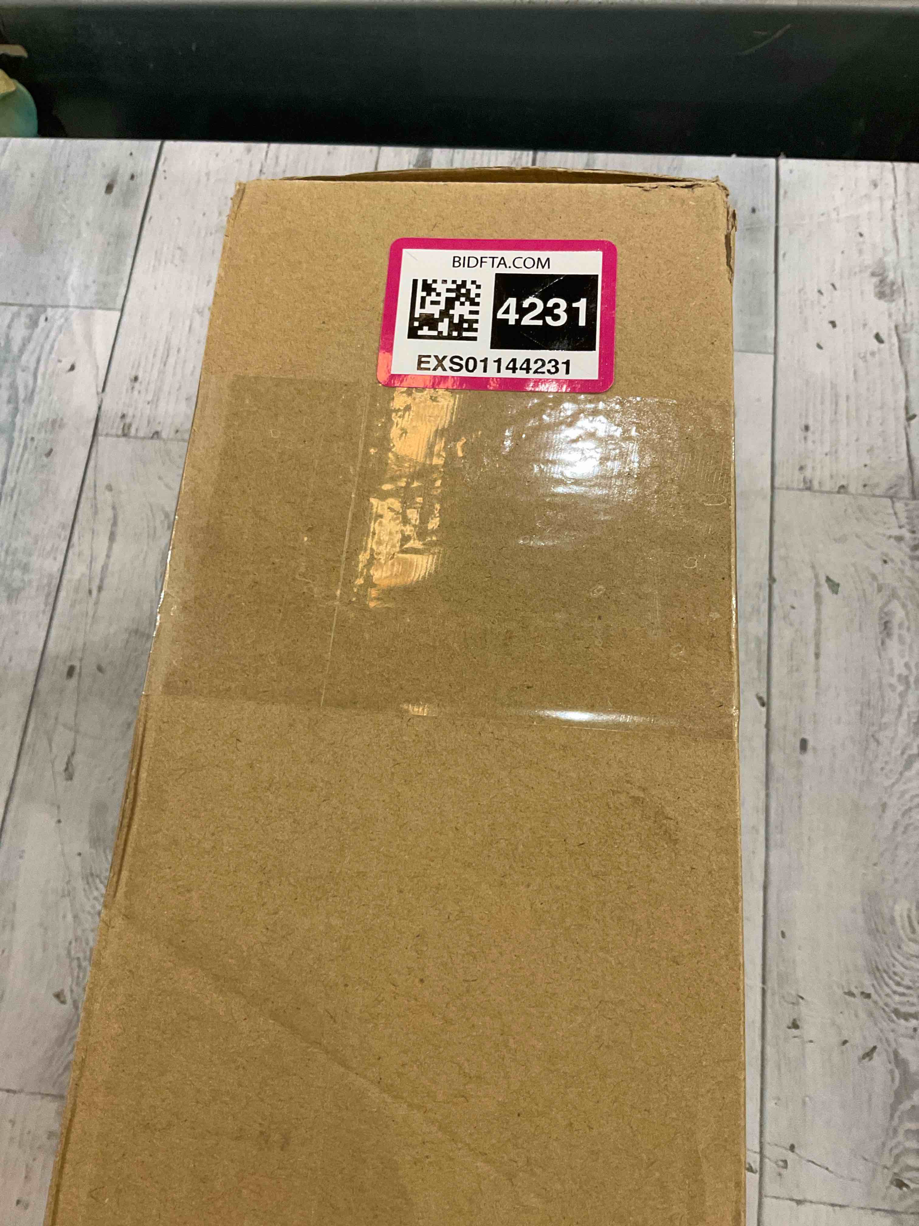 https://s3.amazonaws.com/lotting-images-prod/bidfta/EXS01144231_1707934100270.jpeg