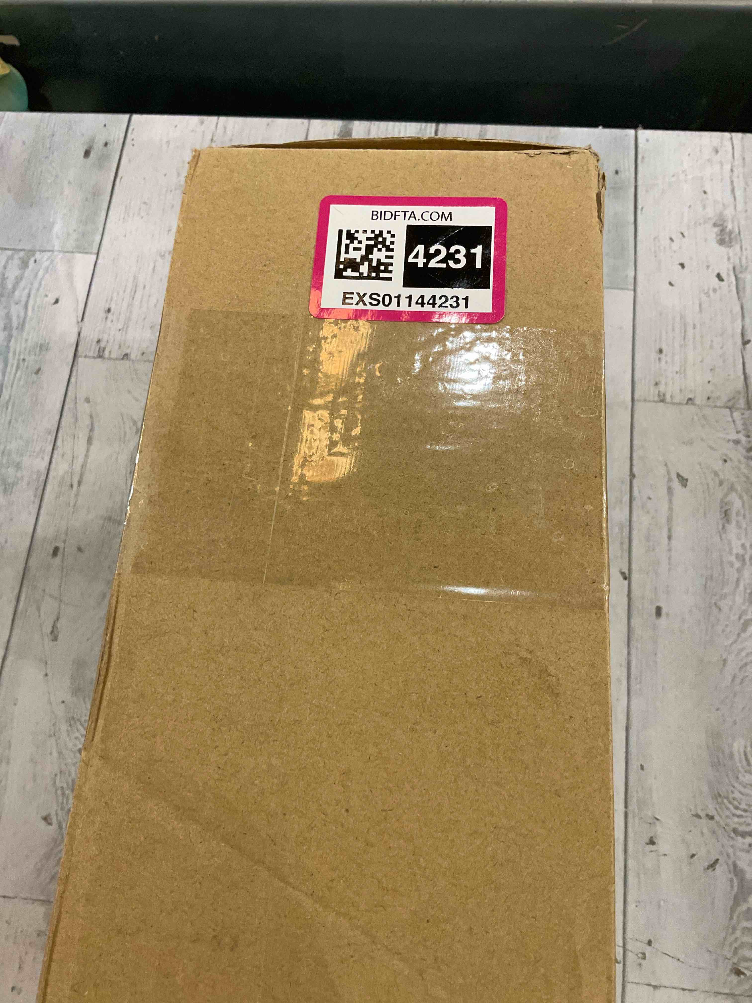 https://s3.amazonaws.com/lotting-images-prod/bidfta/EXS01144231_1707934101425.jpeg