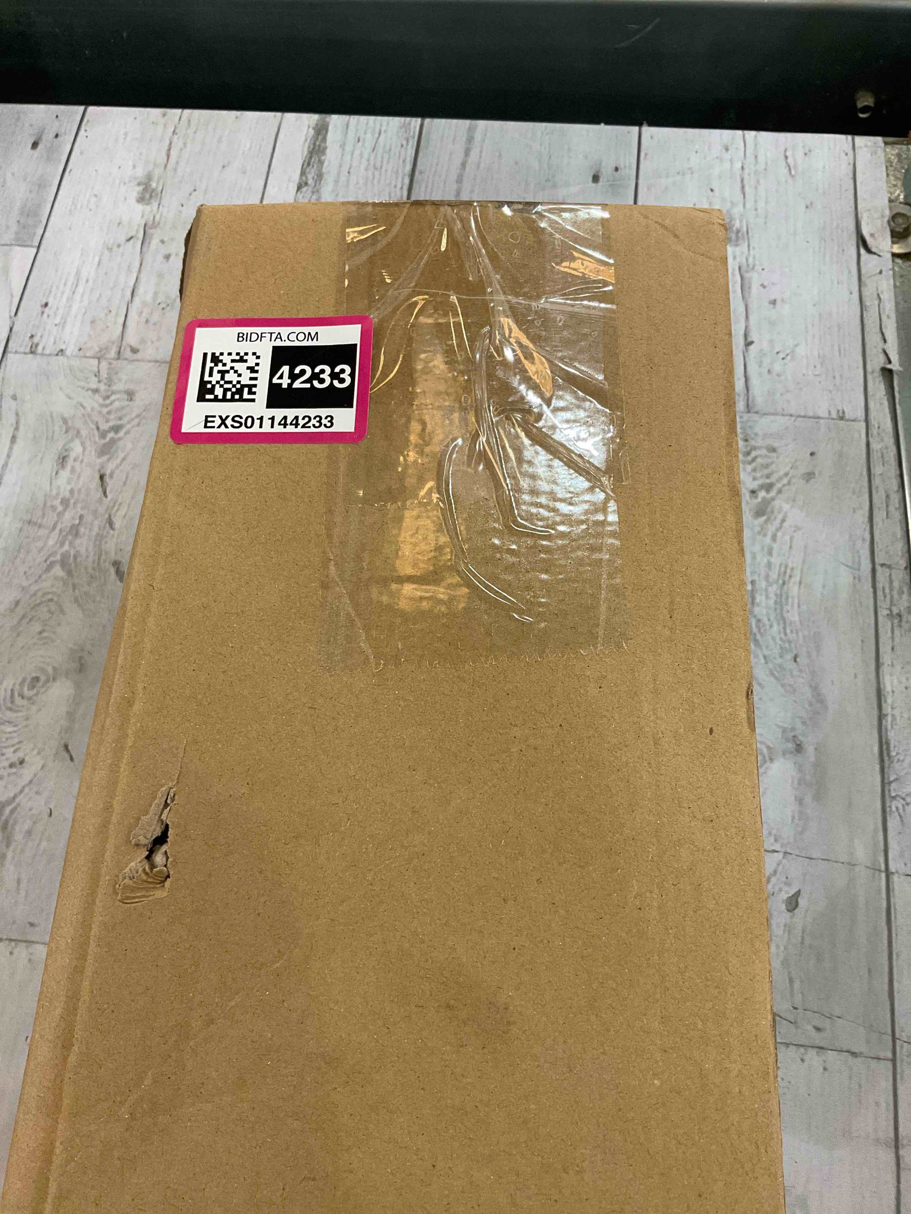 https://s3.amazonaws.com/lotting-images-prod/bidfta/EXS01144233_1707934409318.jpeg