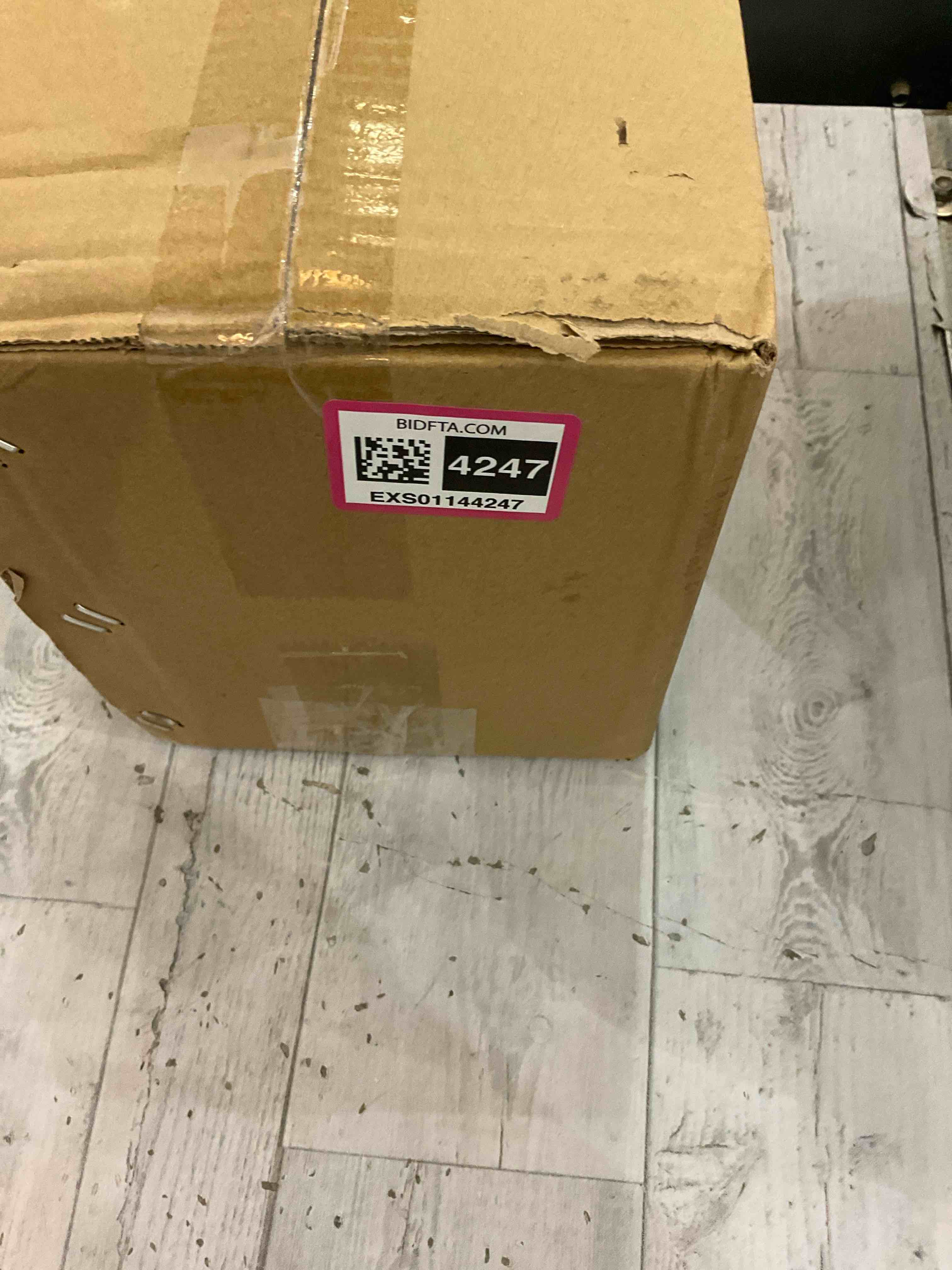 https://s3.amazonaws.com/lotting-images-prod/bidfta/EXS01144247_1707936566642.jpeg