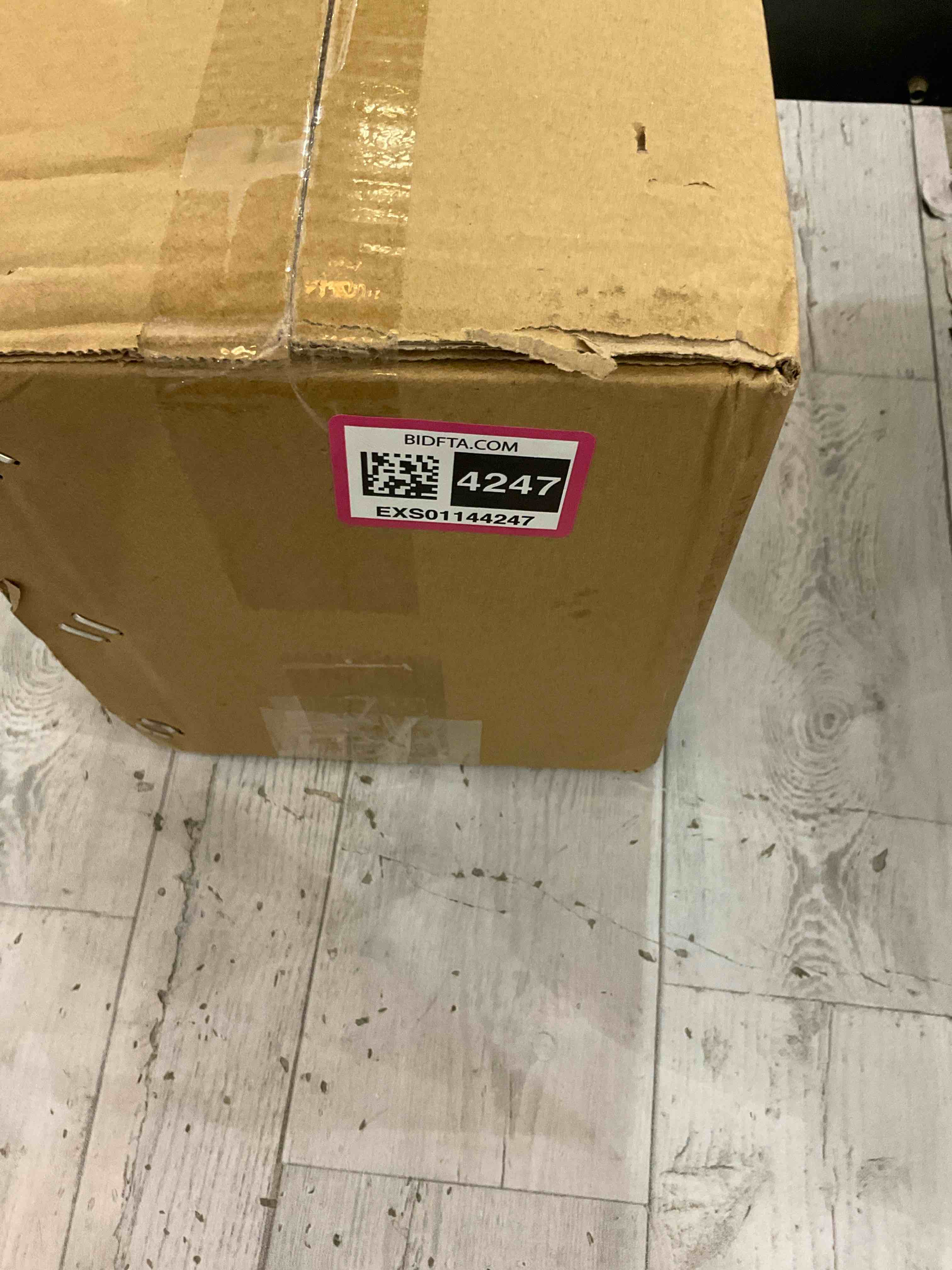 https://s3.amazonaws.com/lotting-images-prod/bidfta/EXS01144247_1707936567703.jpeg