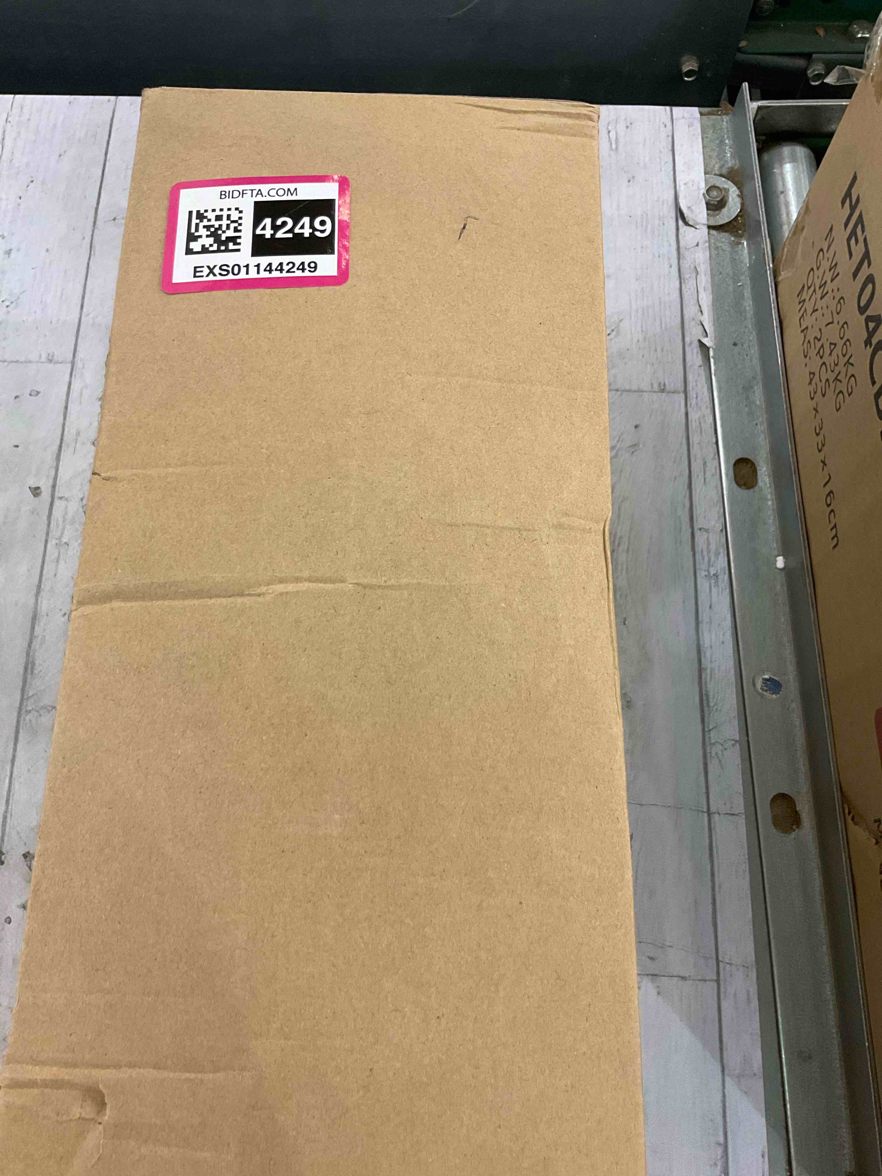 https://s3.amazonaws.com/lotting-images-prod/bidfta/EXS01144249_1707936676167.jpeg