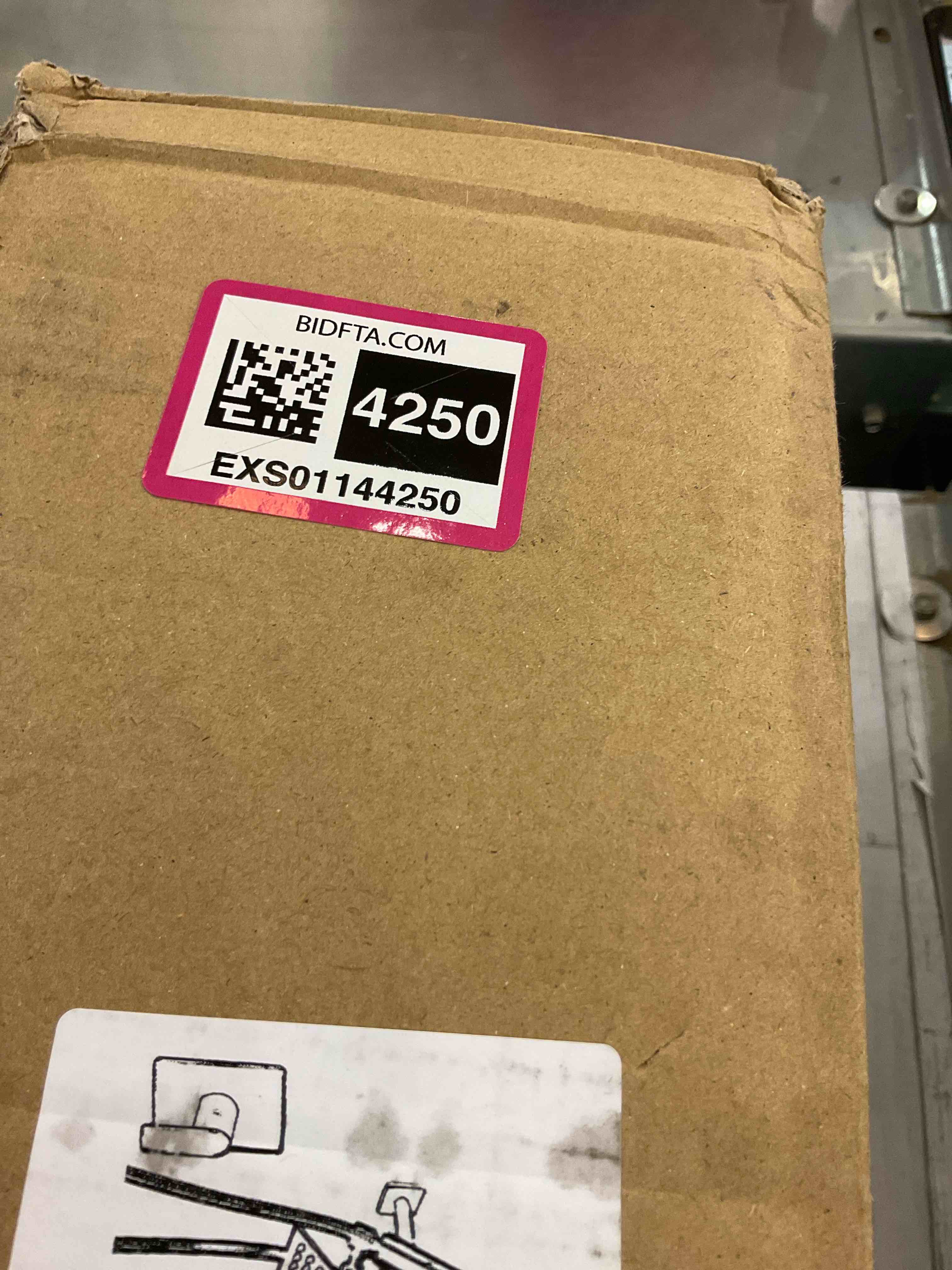 https://s3.amazonaws.com/lotting-images-prod/bidfta/EXS01144250_1707936821604.jpeg