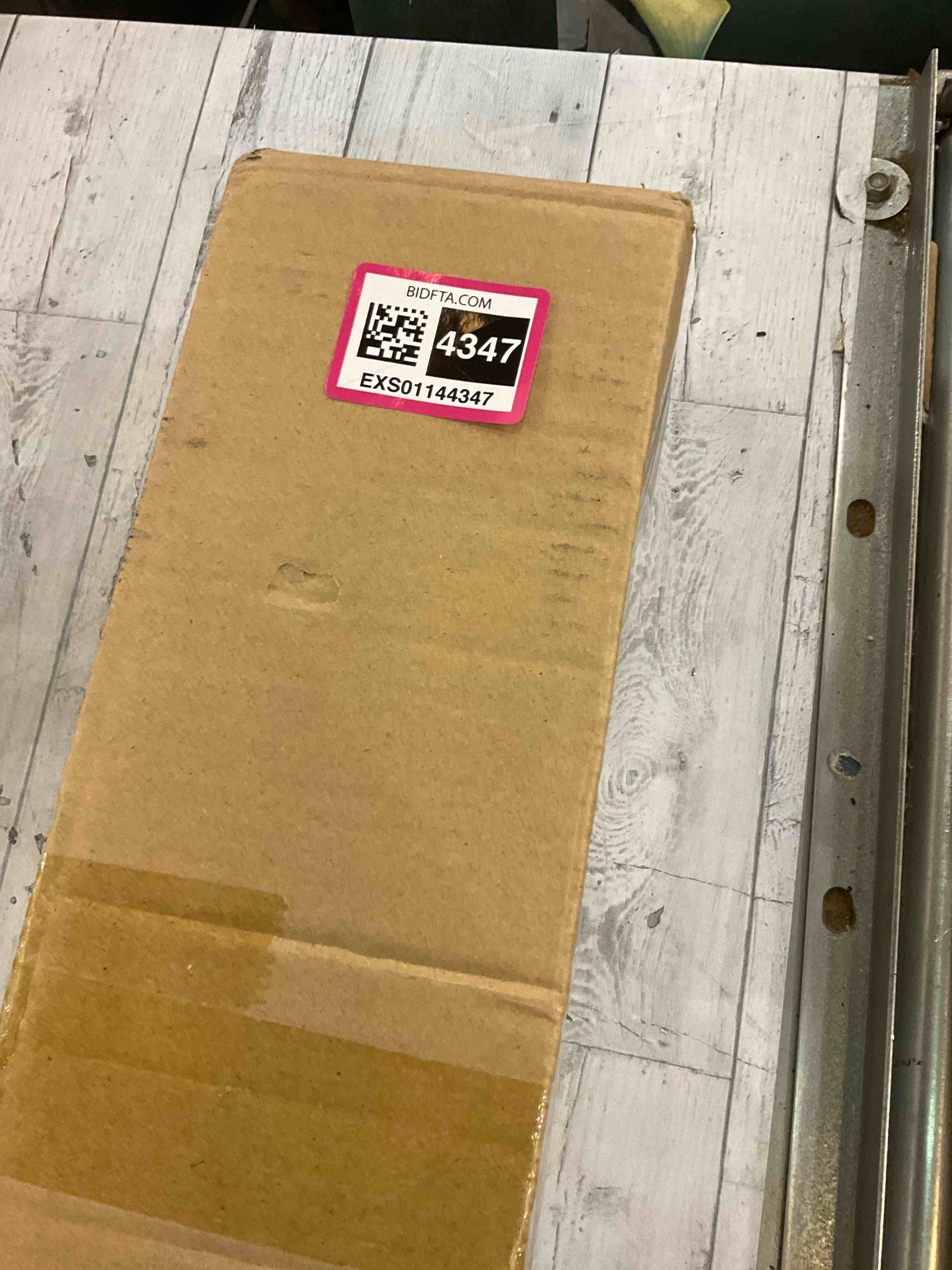 https://s3.amazonaws.com/lotting-images-prod/bidfta/EXS01144347_1708020230791.jpeg
