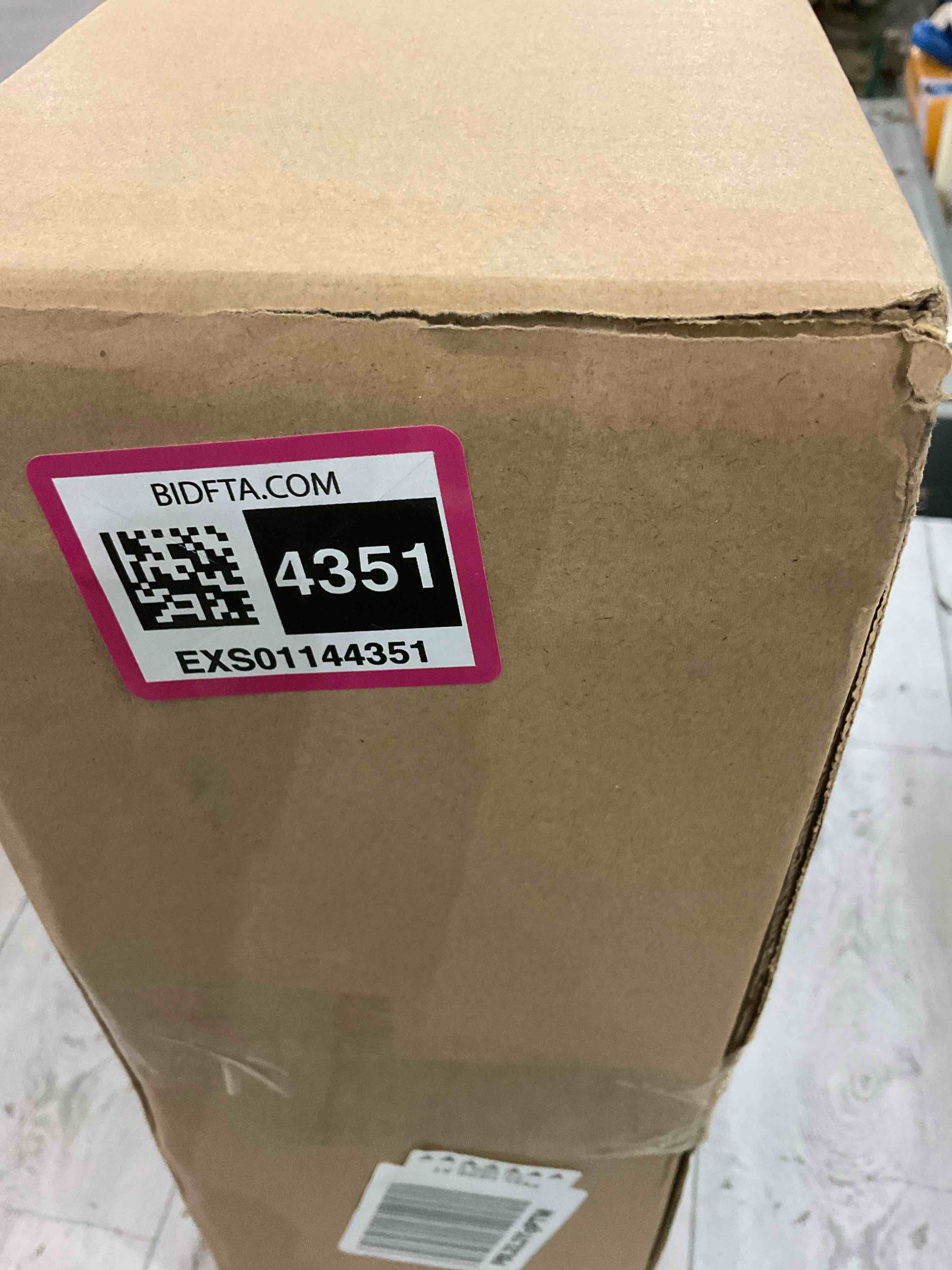 https://s3.amazonaws.com/lotting-images-prod/bidfta/EXS01144351_1708021560301.jpeg