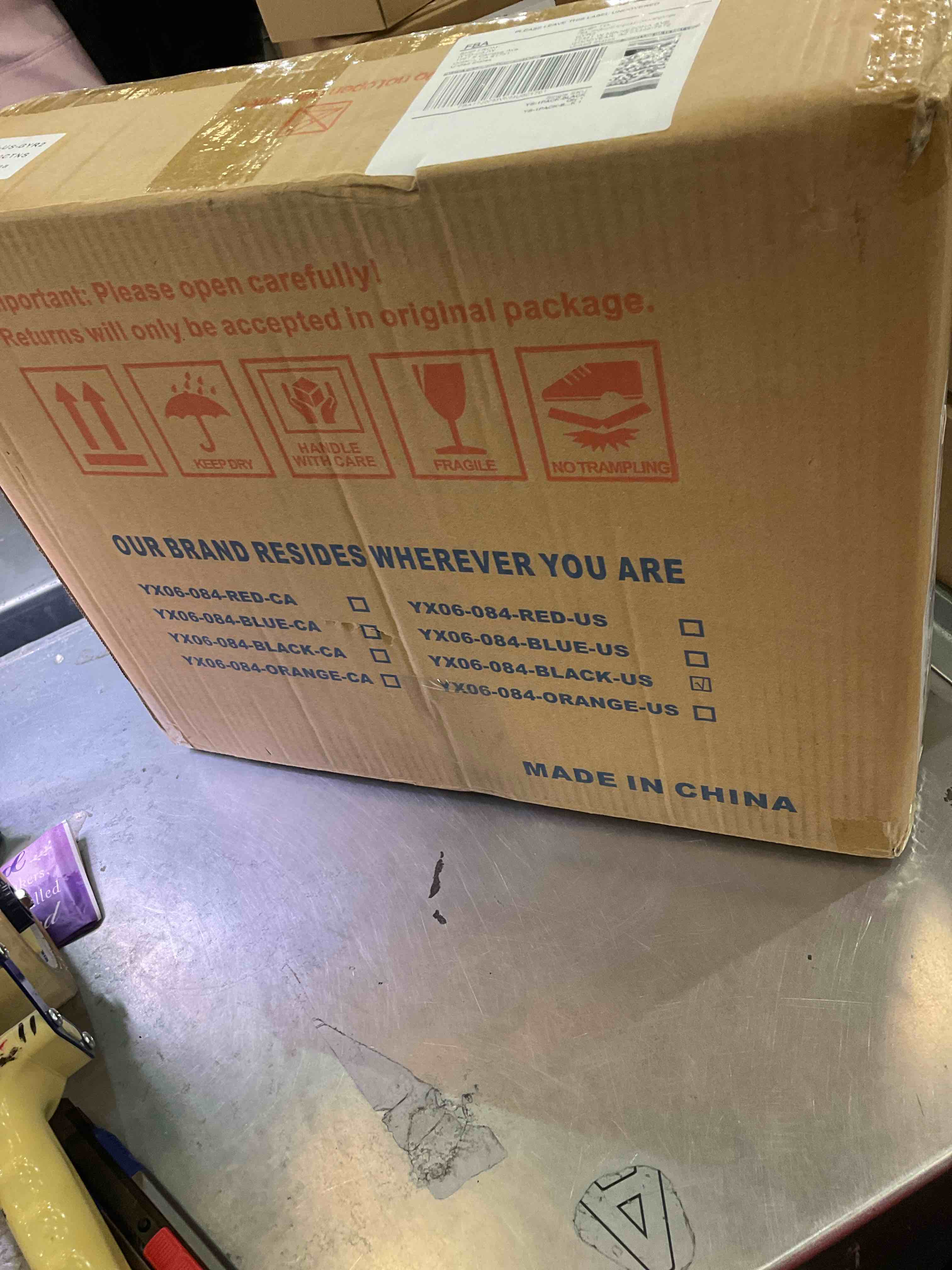 Besunbar Stadium Seat for Bleachers with Back Support and Wide Padded Cushion, Portable Bleacher Seat w/2 Bleacher Hooks, Shoulder Strap, Carrying Handle & Cup Holder, Black