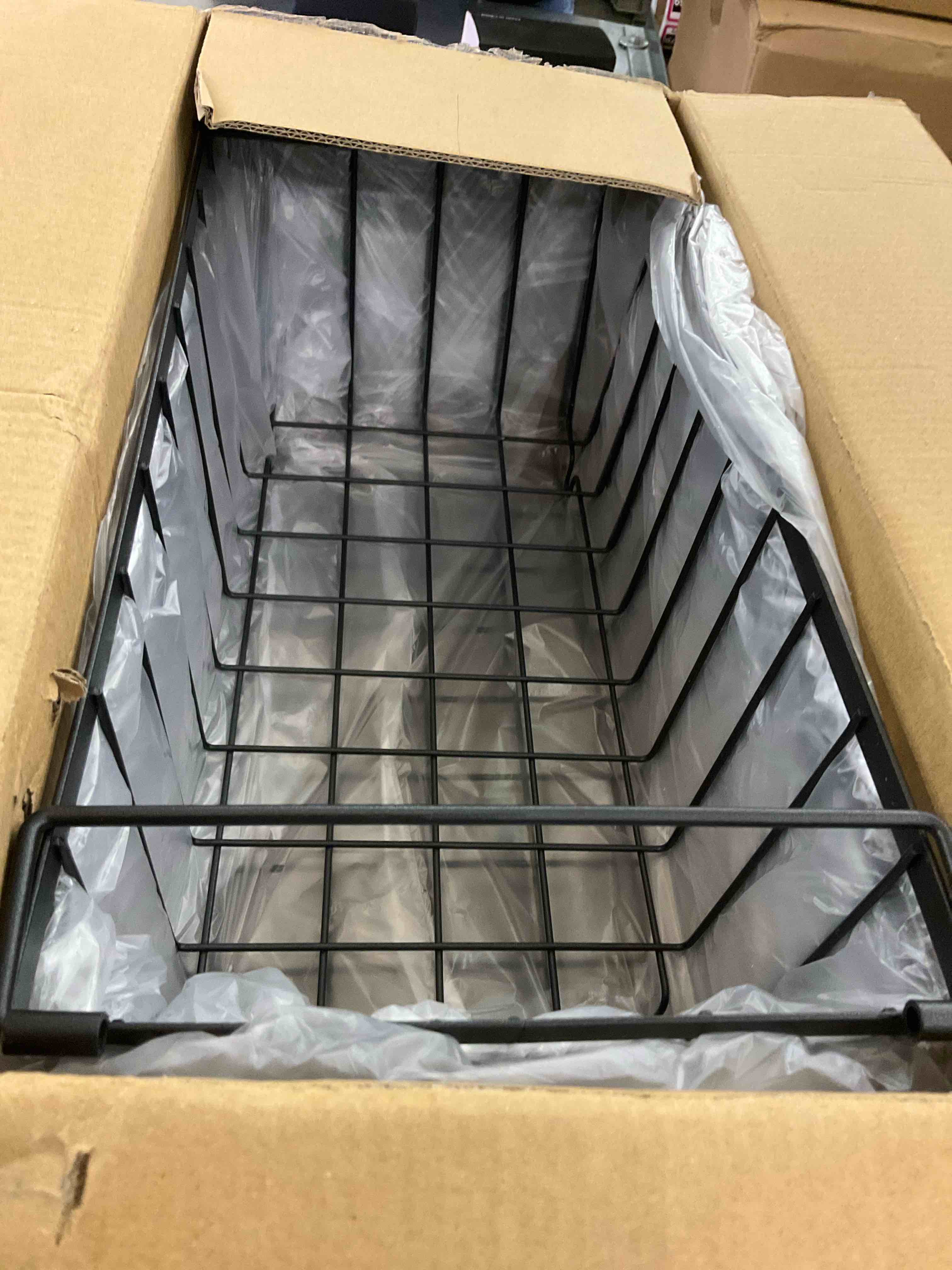 https://s3.amazonaws.com/lotting-images-prod/bidfta/EXS01146790_1707846784222.jpeg
