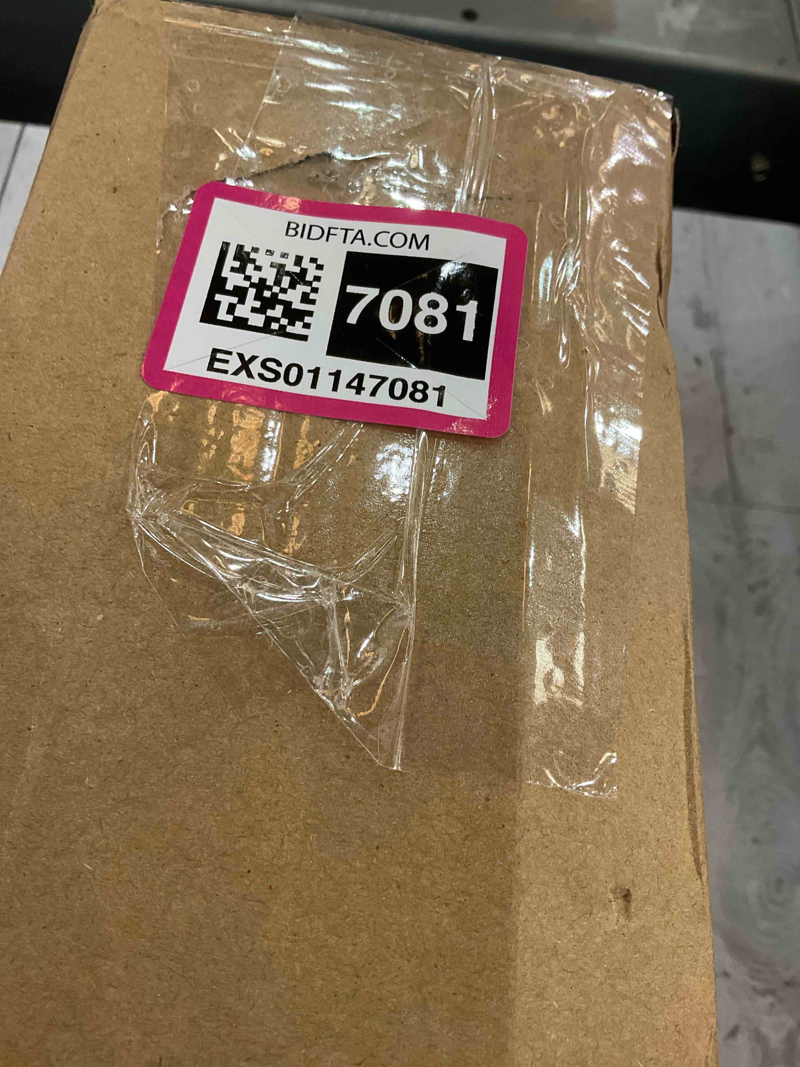 https://s3.amazonaws.com/lotting-images-prod/bidfta/EXS01147081_1708364709105.jpeg