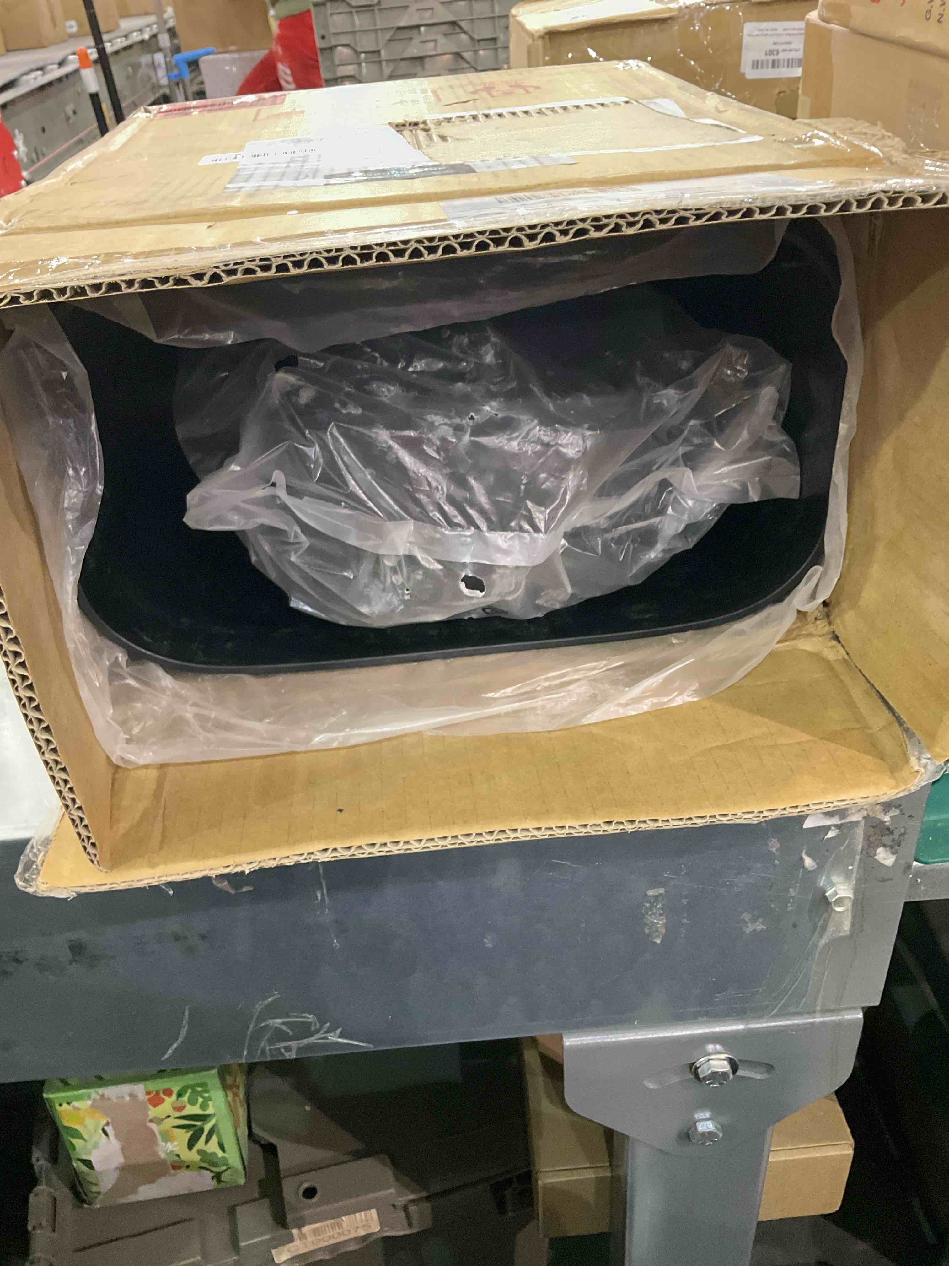 https://s3.amazonaws.com/lotting-images-prod/bidfta/EXS01149252_1708608136013.jpeg