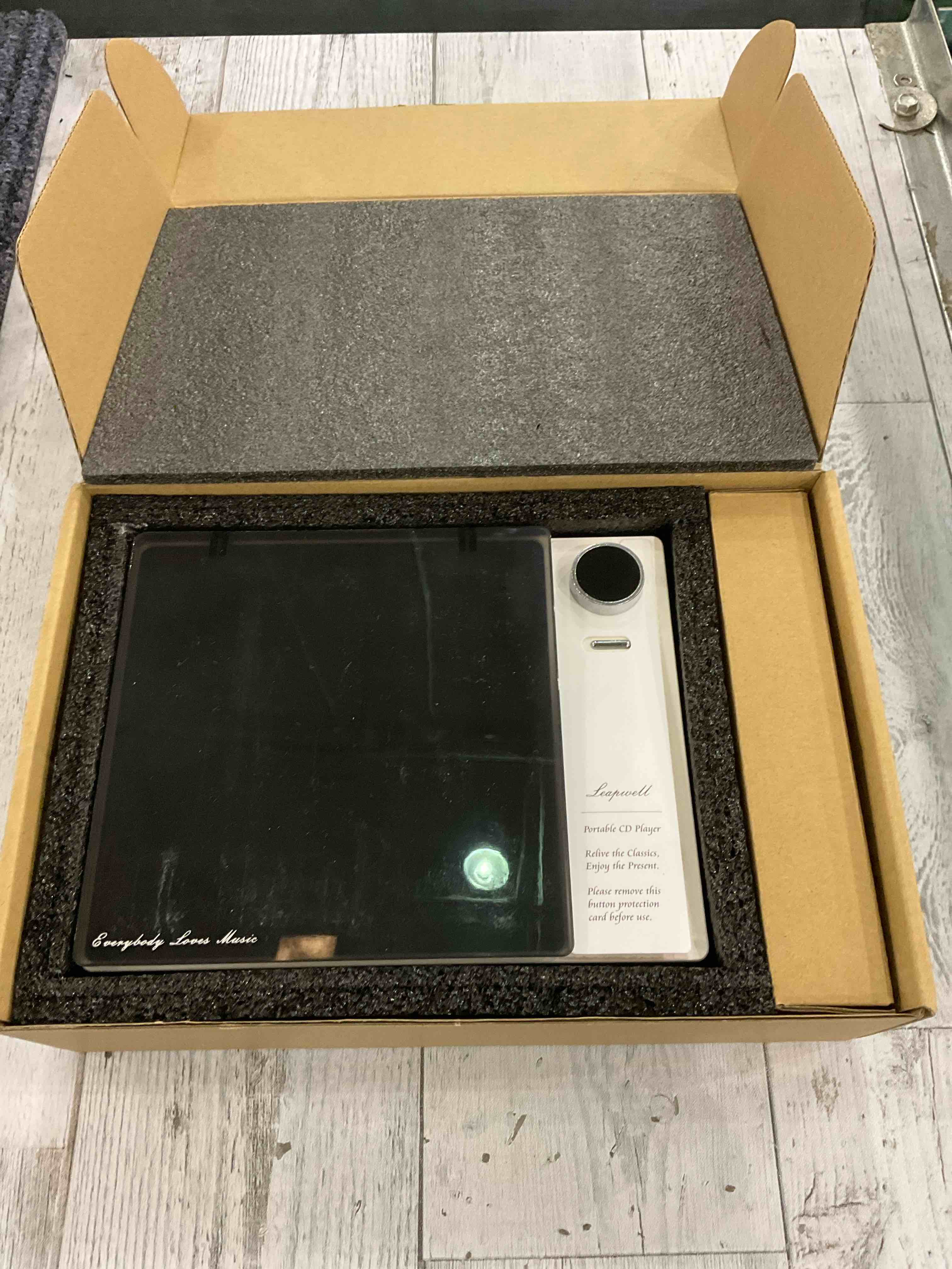 https://s3.amazonaws.com/lotting-images-prod/bidfta/EXS01151959_1705601615625.jpeg