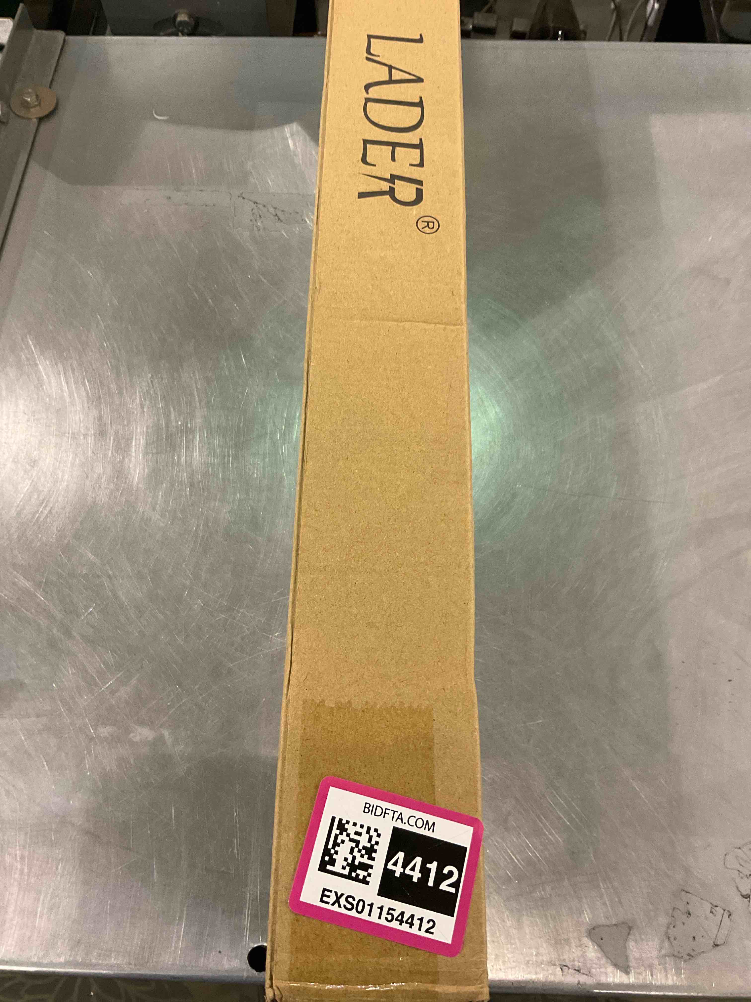 https://s3.amazonaws.com/lotting-images-prod/bidfta/EXS01154412_1706099773572.jpeg