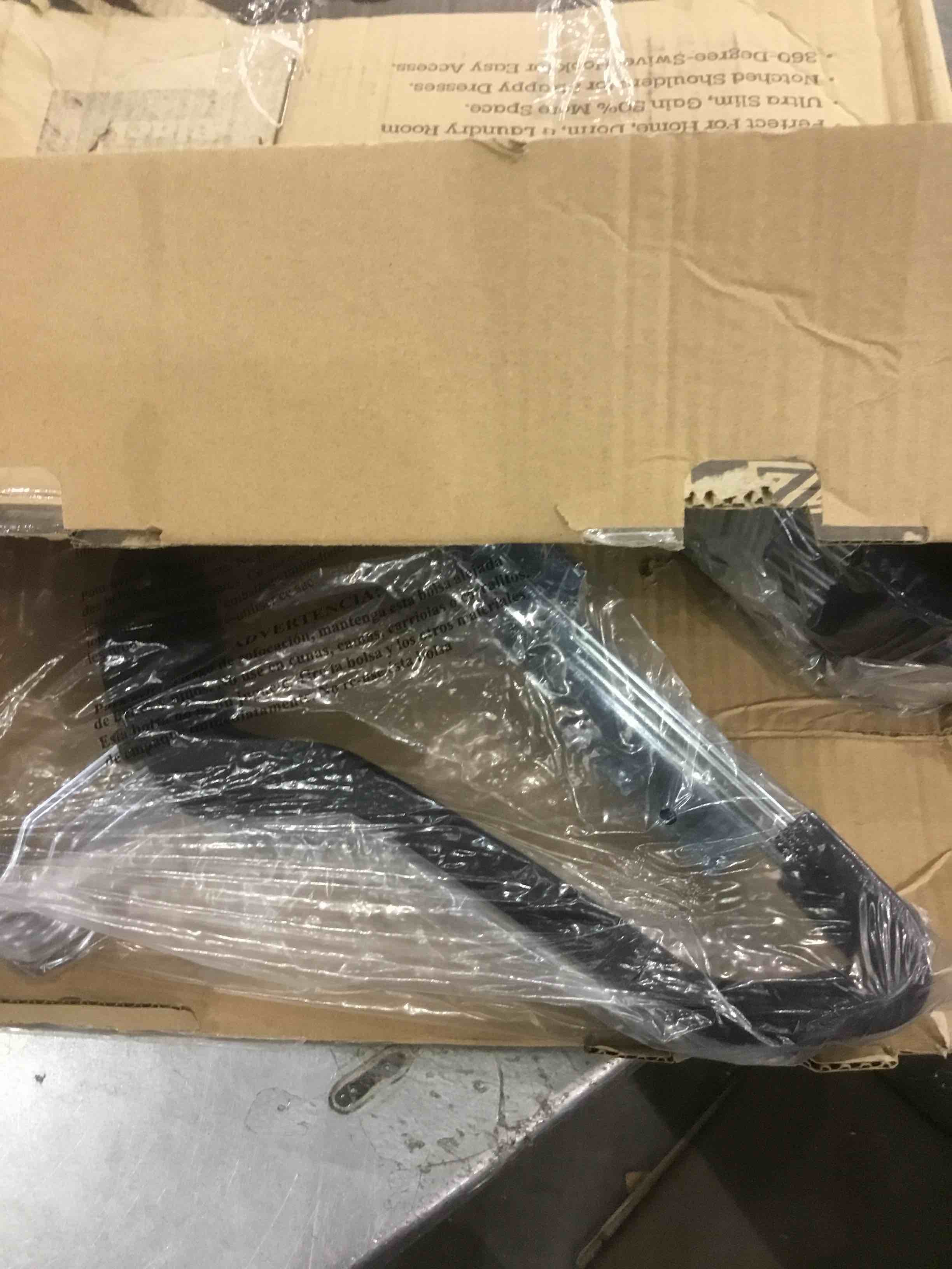 https://s3.amazonaws.com/lotting-images-prod/bidfta/EXS01155502_1705592715156.jpeg