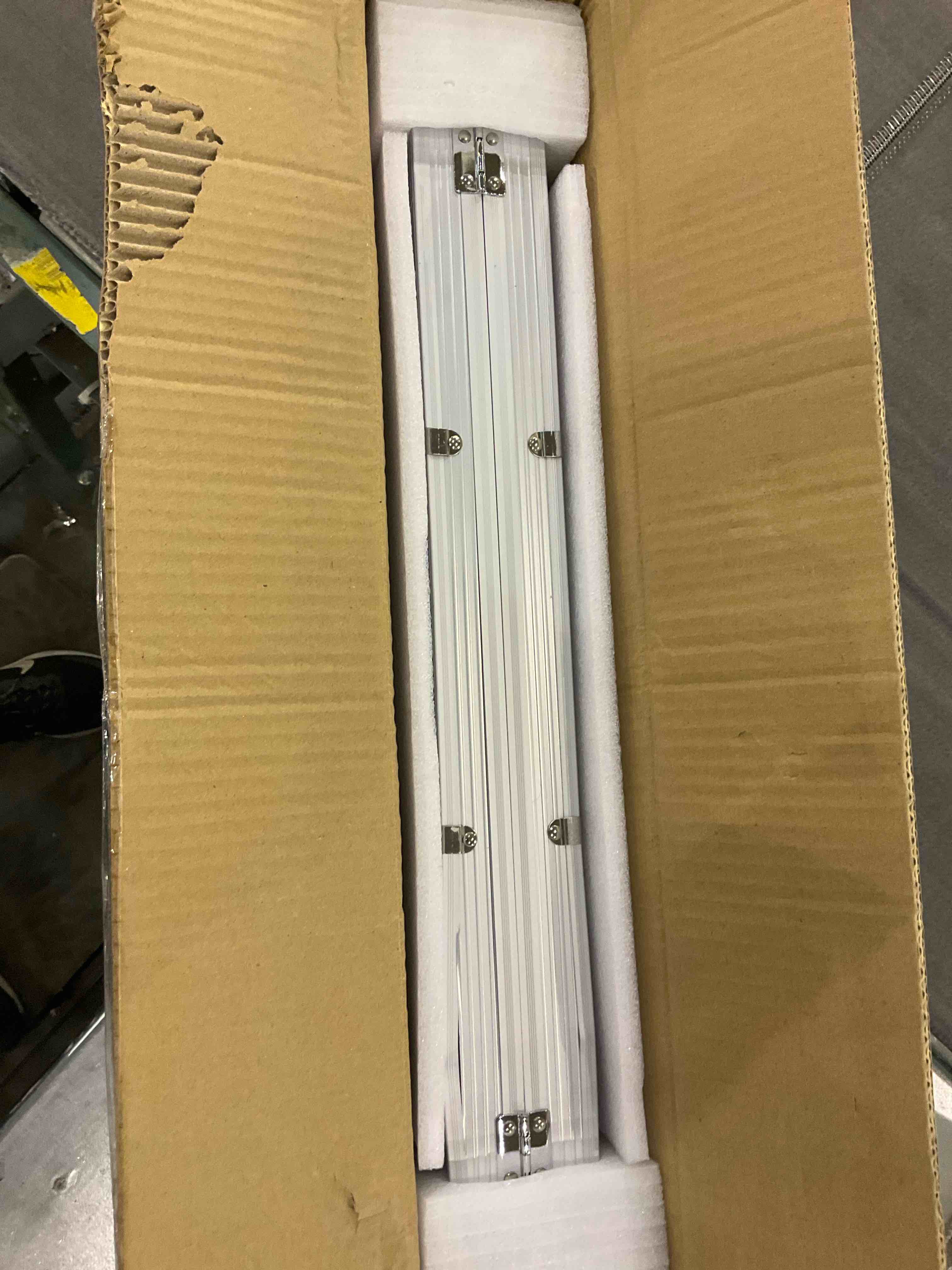 https://s3.amazonaws.com/lotting-images-prod/bidfta/EXS01156063_1705076496704.jpeg
