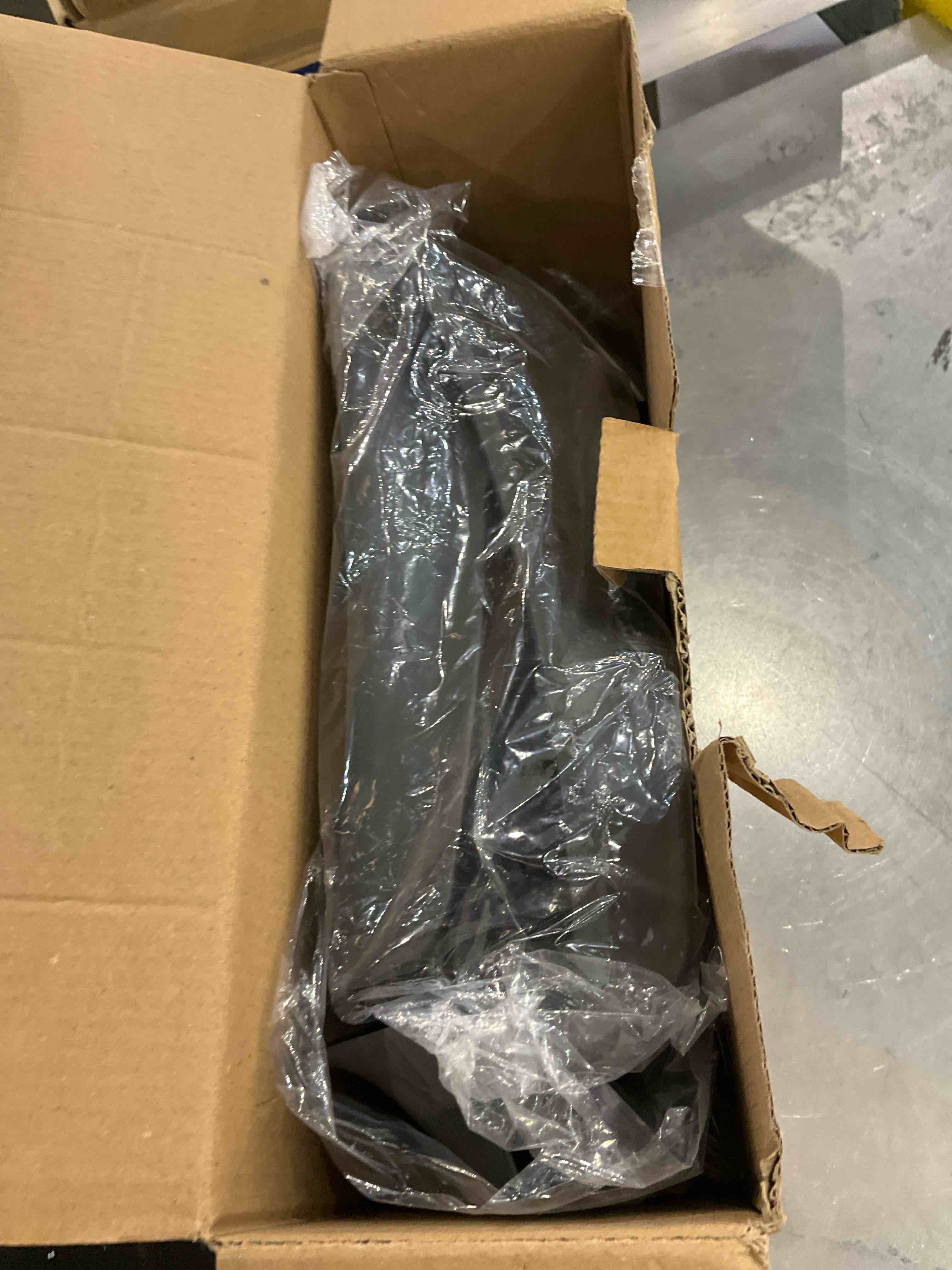 https://s3.amazonaws.com/lotting-images-prod/bidfta/EXS01156513_1705588501515.jpeg