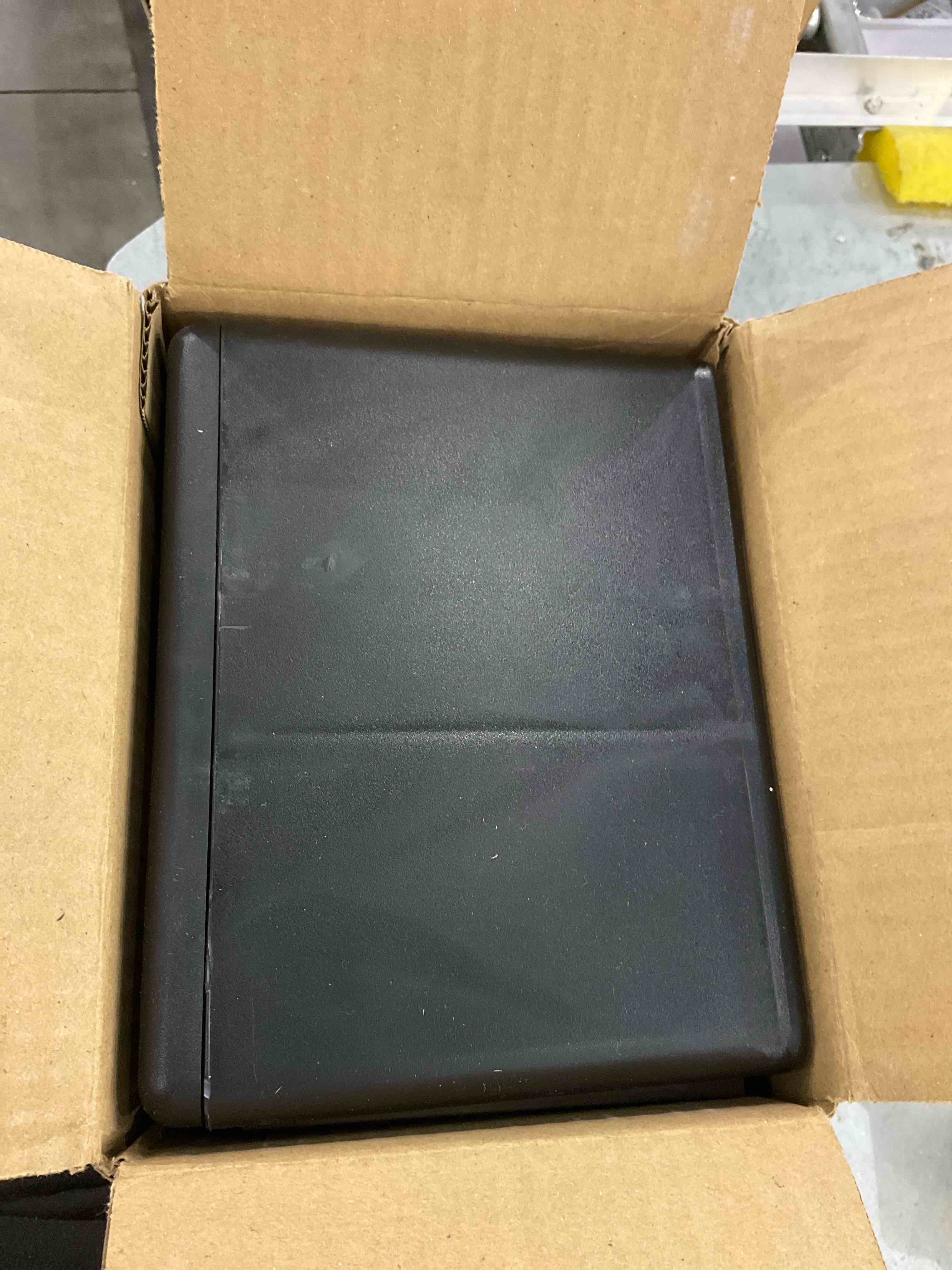 https://s3.amazonaws.com/lotting-images-prod/bidfta/EXS01156585_1705596371344.jpeg