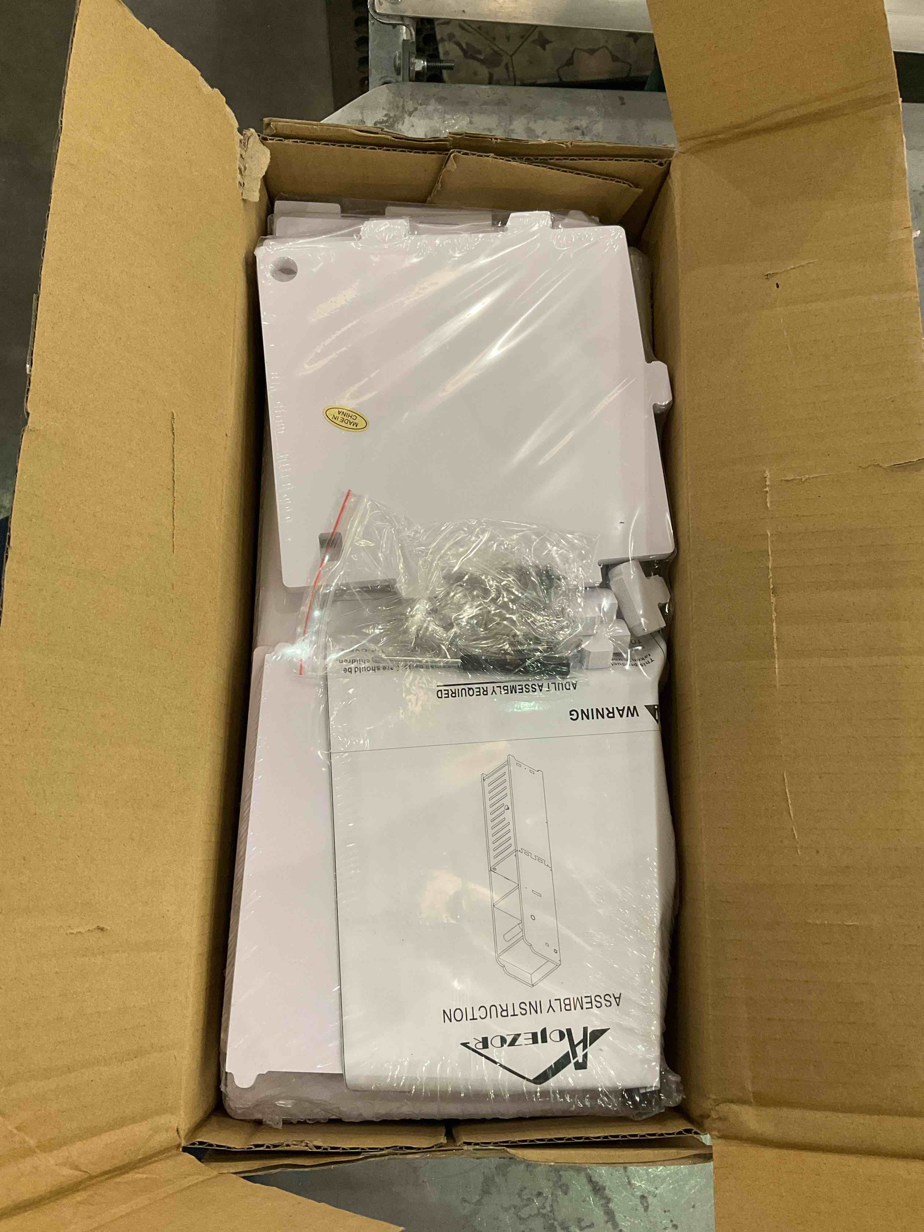 https://s3.amazonaws.com/lotting-images-prod/bidfta/EXS01156667_1705678079342.jpeg