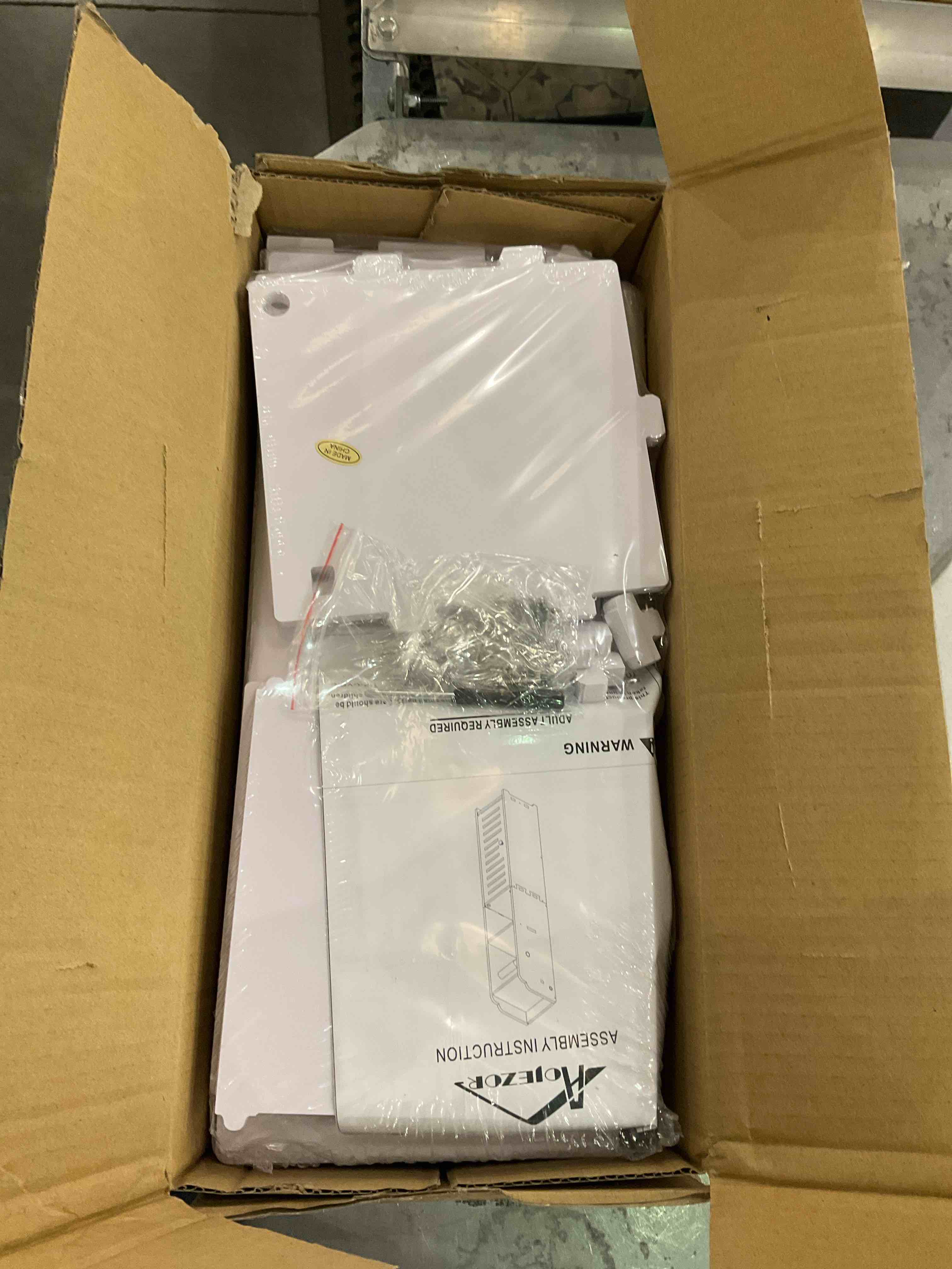 https://s3.amazonaws.com/lotting-images-prod/bidfta/EXS01156667_1705678080505.jpeg