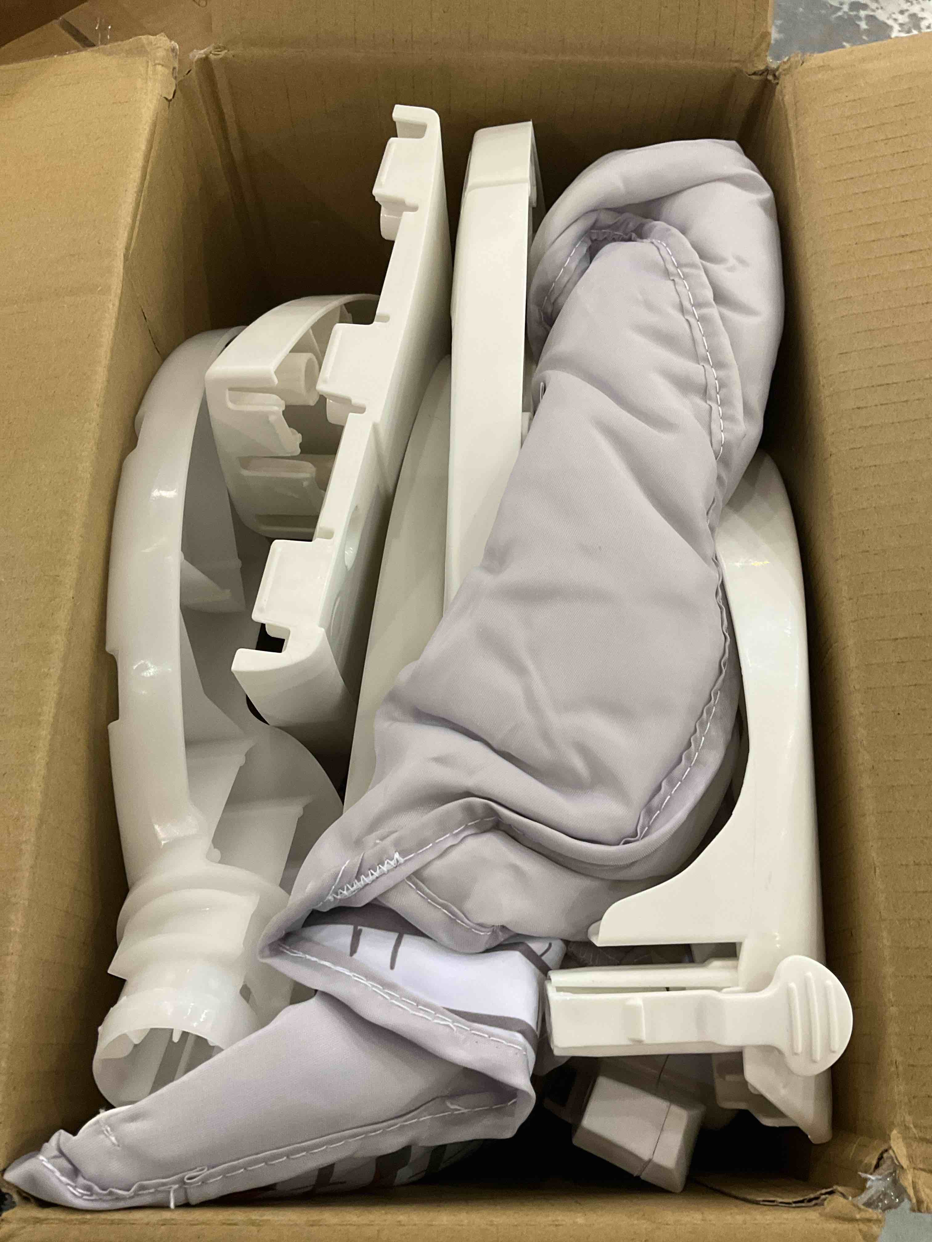 Fisher-Price Baby Portable Chair Premium Sit-Me-Up Floor Seat with Snack Tray and Toy Bar, Plush Seat Pad, Peek-a-Boo Fox (Amazon Exclusive)