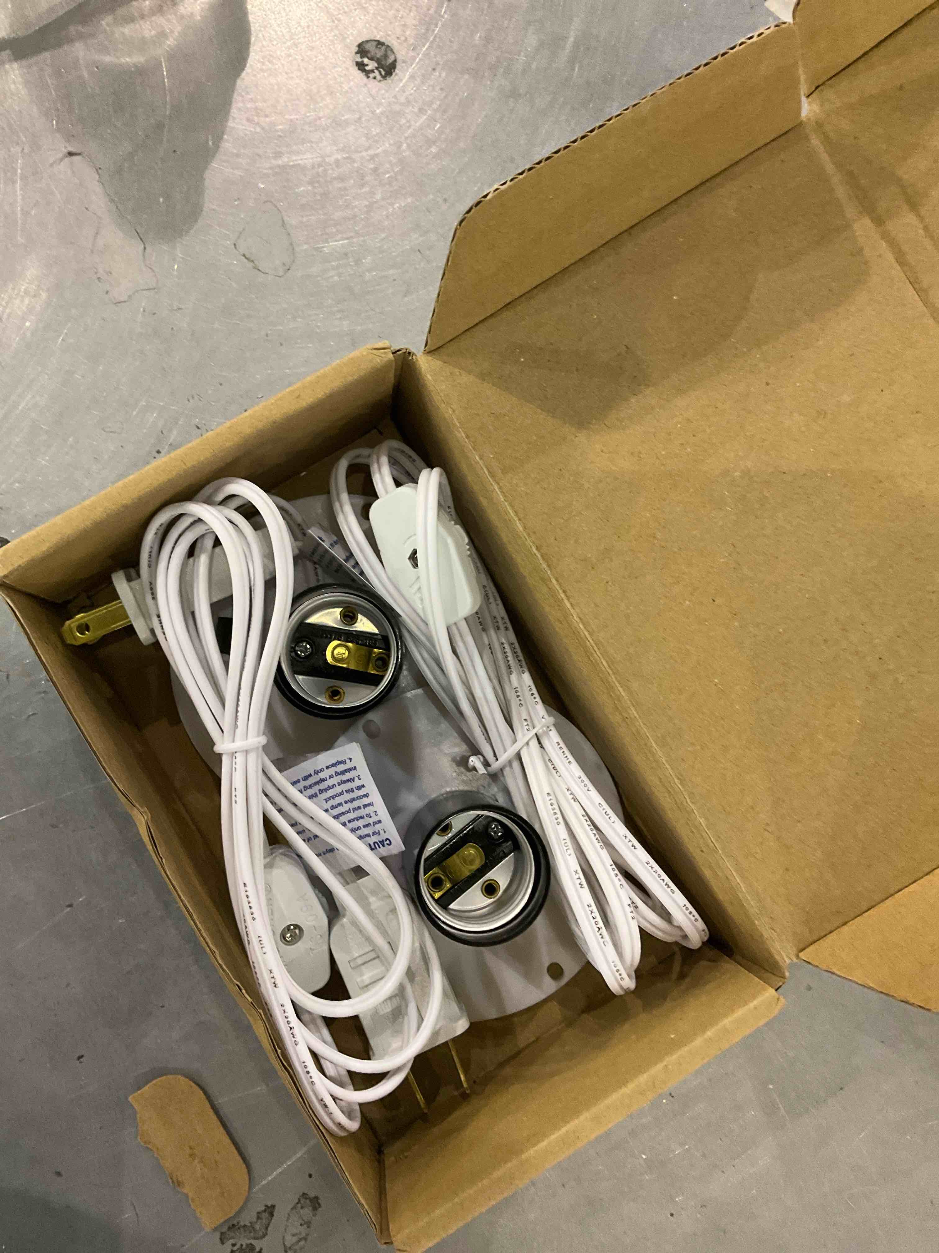 https://s3.amazonaws.com/lotting-images-prod/bidfta/EXS01158004_1705066472362.jpeg