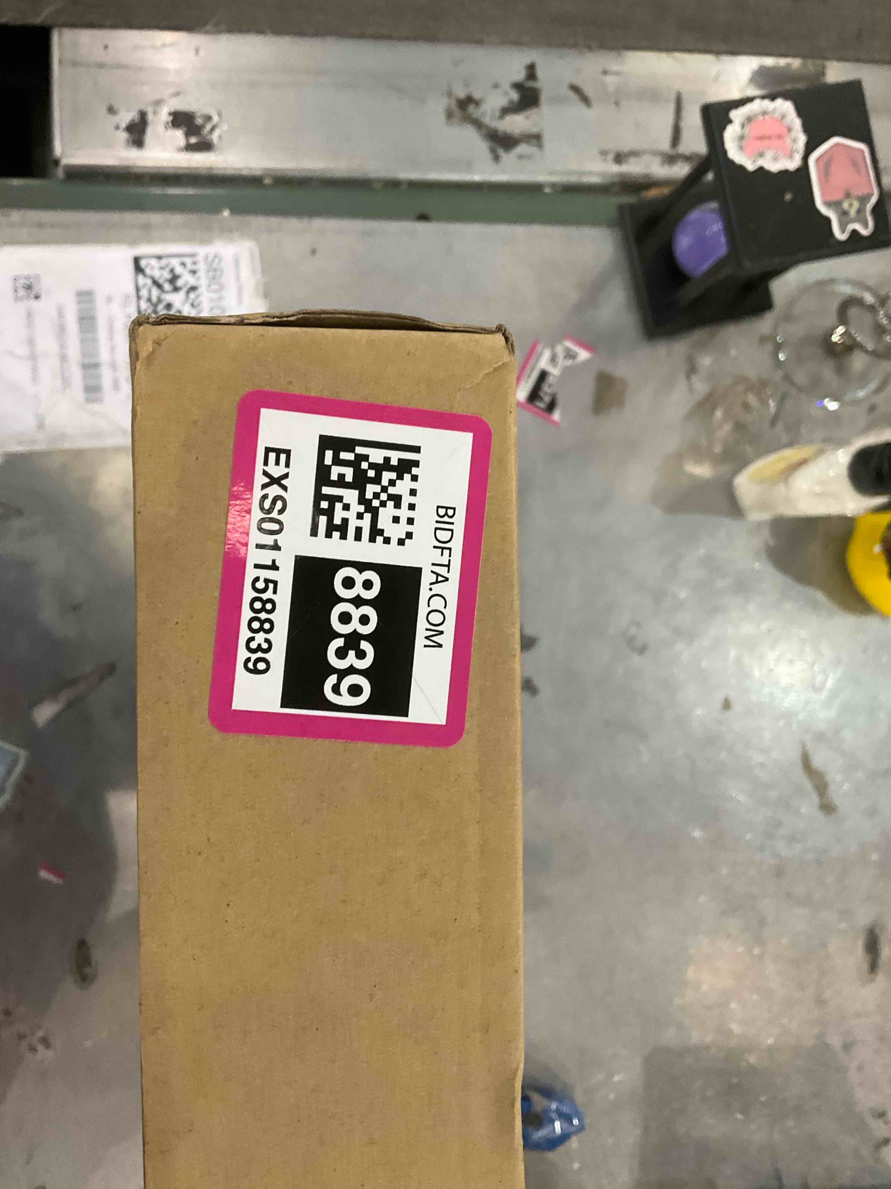 https://s3.amazonaws.com/lotting-images-prod/bidfta/EXS01158839_1704983370883.jpeg