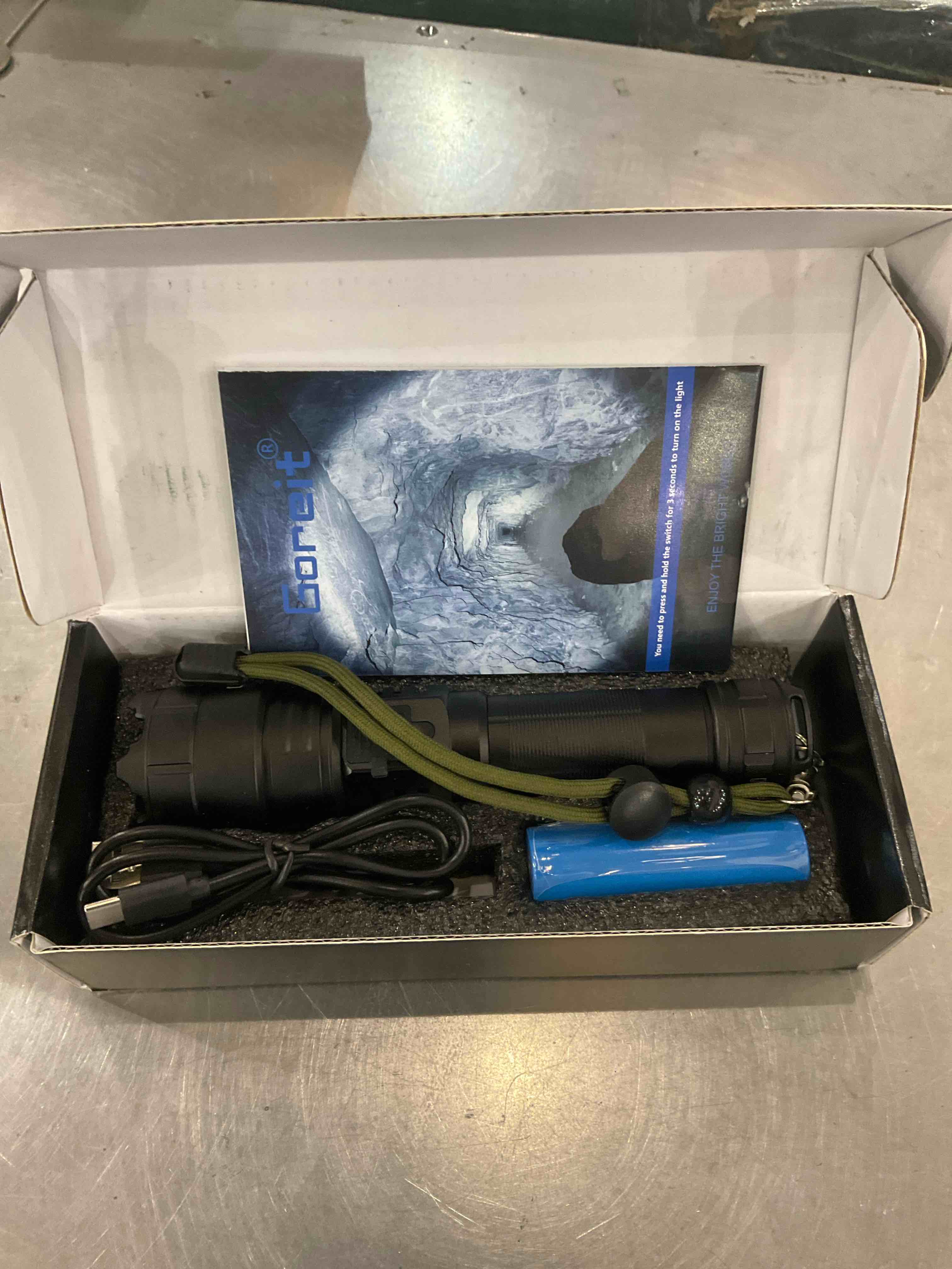 https://s3.amazonaws.com/lotting-images-prod/bidfta/EXS01161876_1705692417059.jpeg