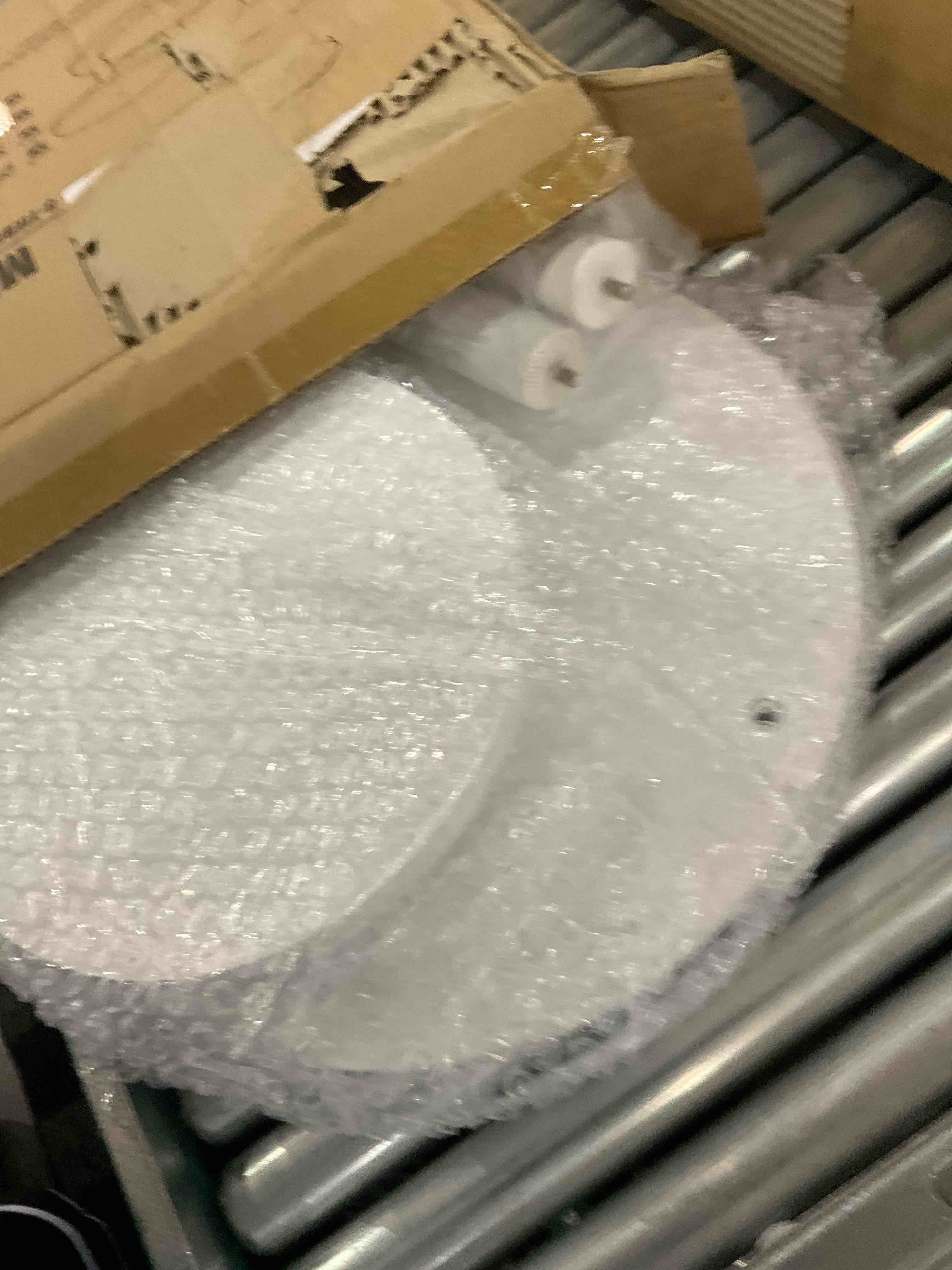 https://s3.amazonaws.com/lotting-images-prod/bidfta/EXS01162030_1704983900580.jpeg