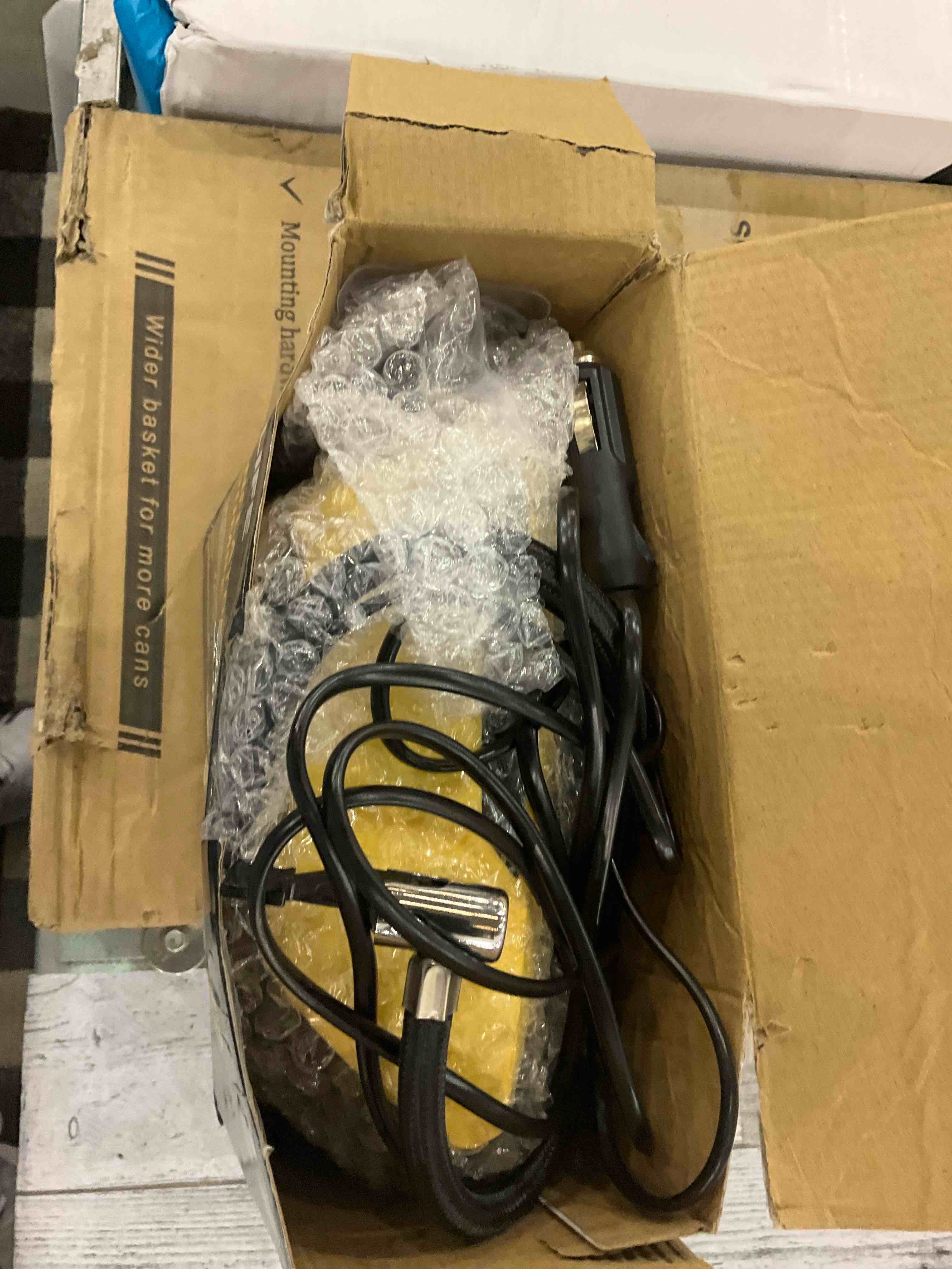 https://s3.amazonaws.com/lotting-images-prod/bidfta/EXS01162045_1704985574512.jpeg