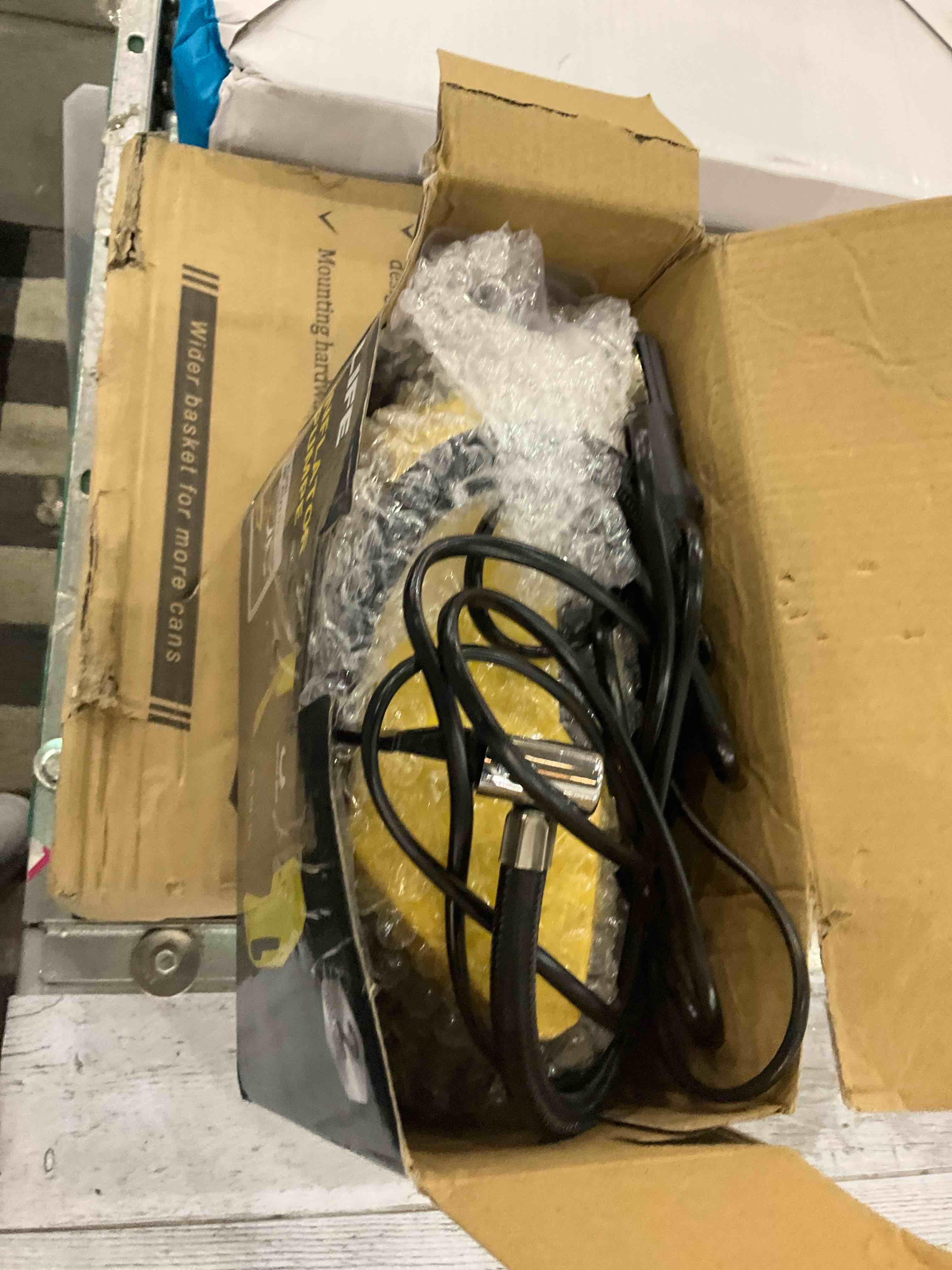 https://s3.amazonaws.com/lotting-images-prod/bidfta/EXS01162045_1704985575461.jpeg