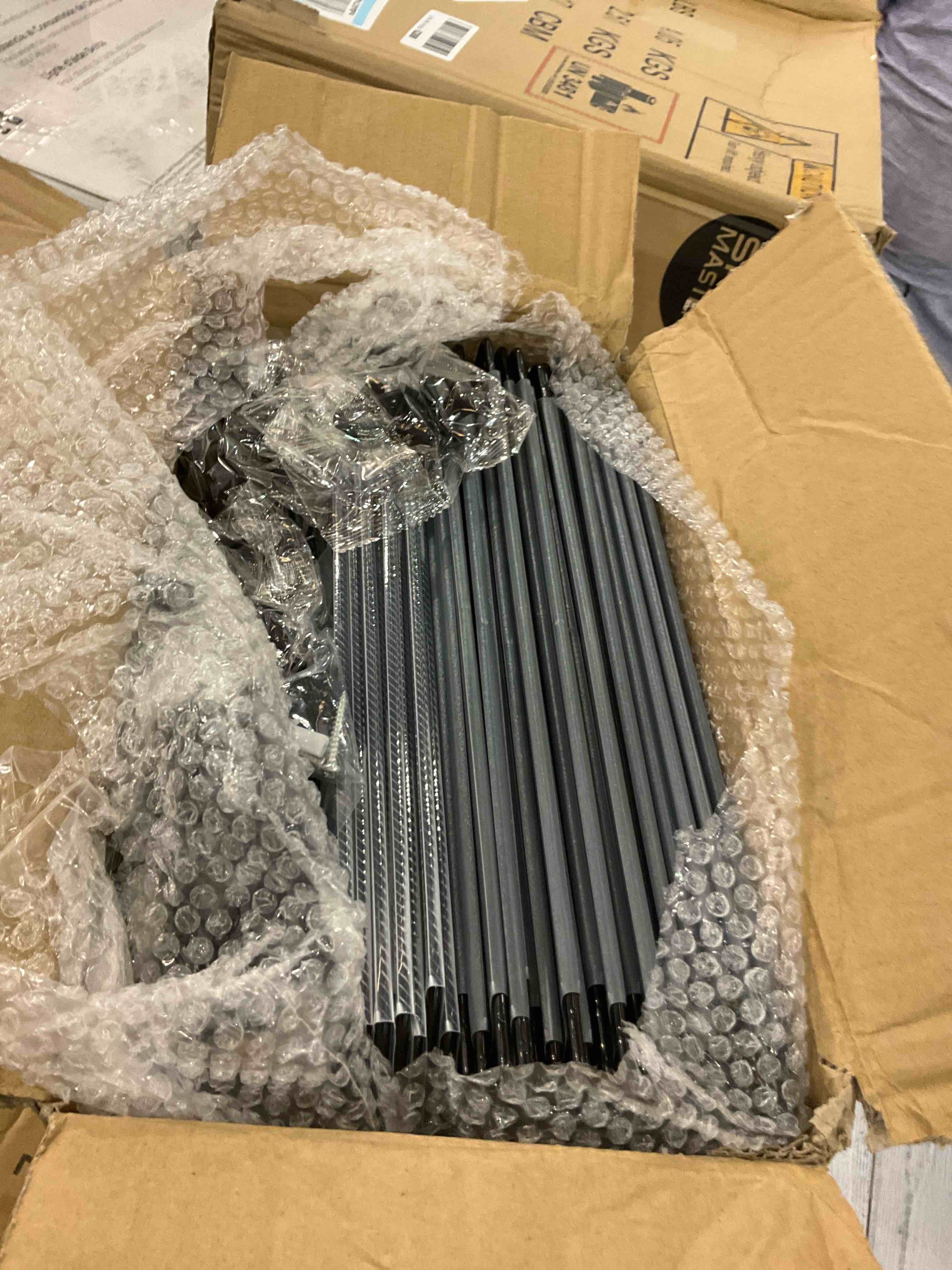 https://s3.amazonaws.com/lotting-images-prod/bidfta/EXS01162130_1705002322733.jpeg