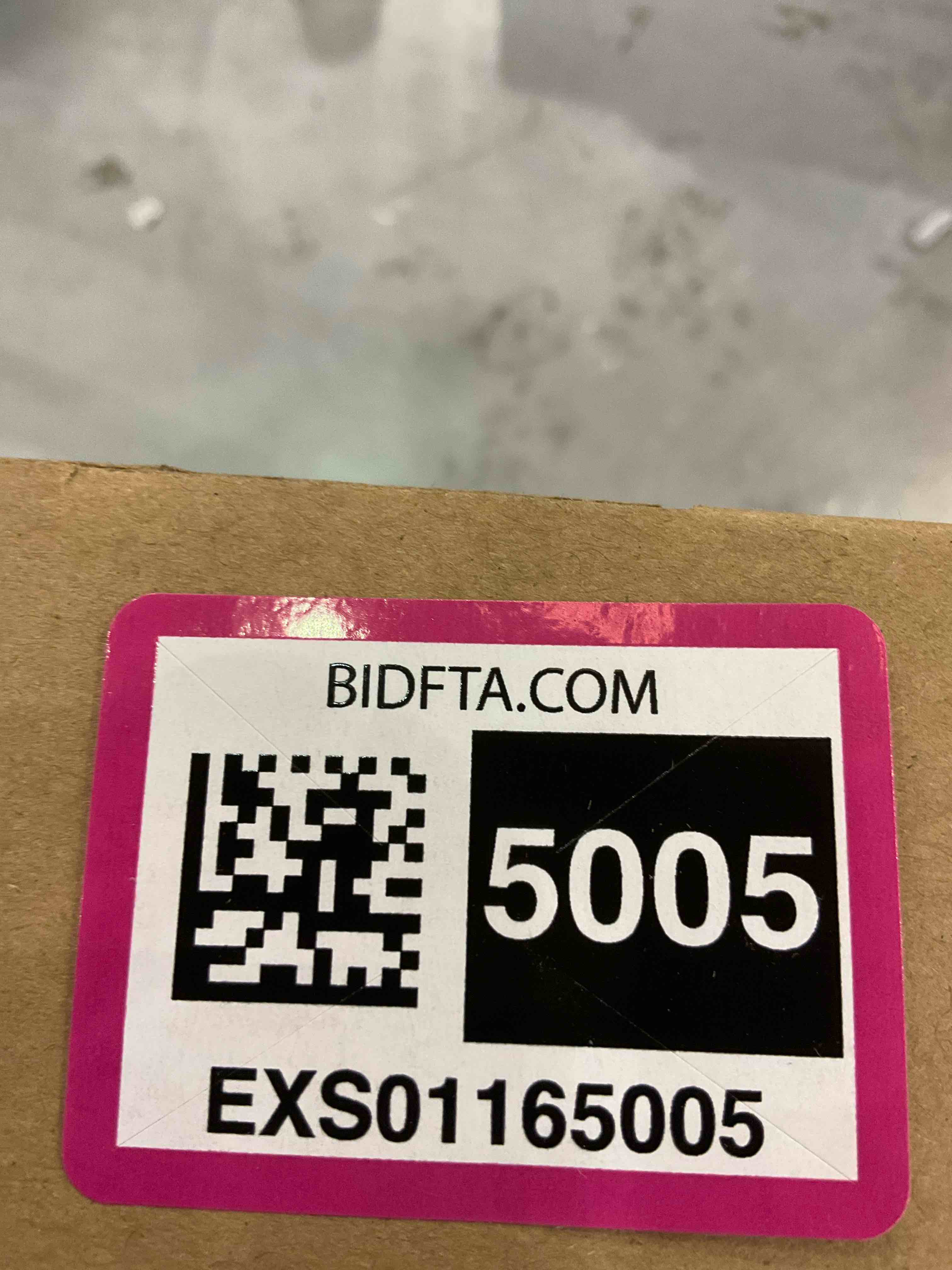 https://s3.amazonaws.com/lotting-images-prod/bidfta/EXS01165005_1705085639157.jpeg