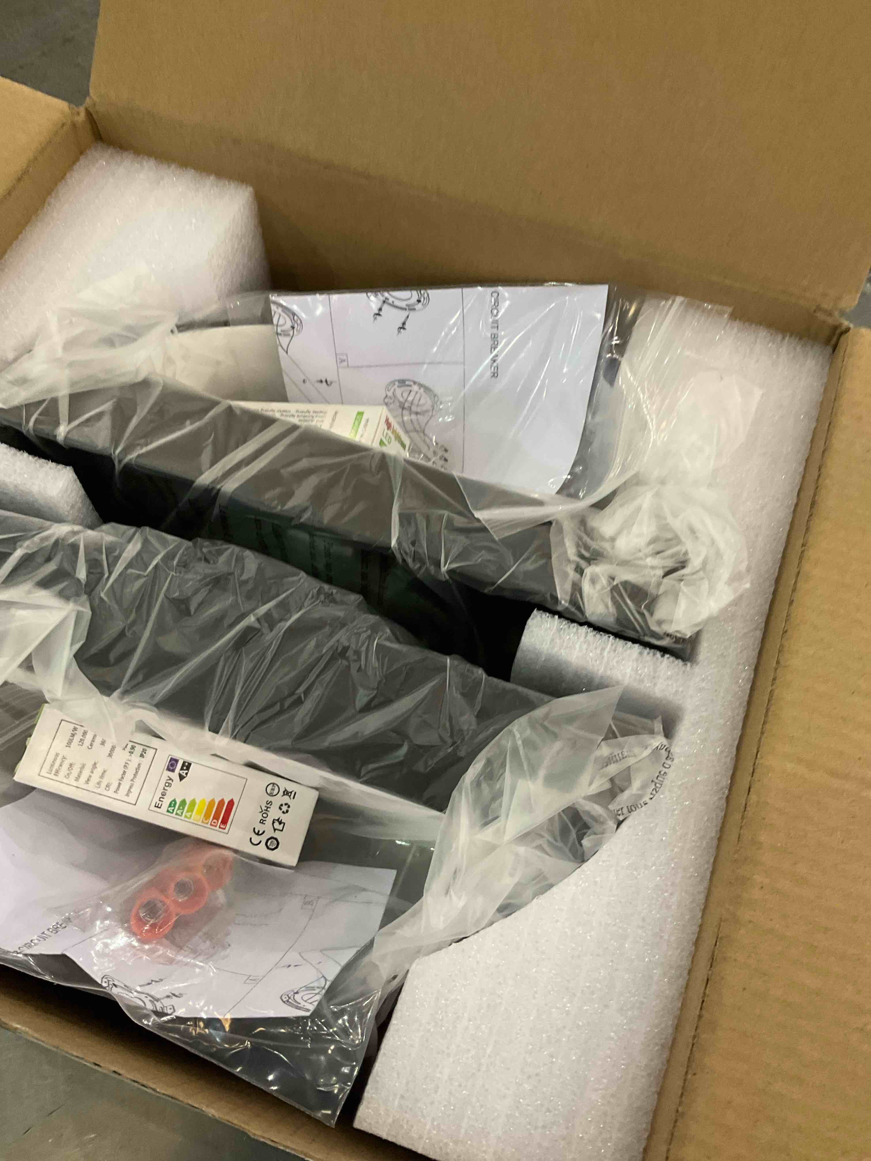 https://s3.amazonaws.com/lotting-images-prod/bidfta/EXS01165553_1705954372367.jpeg