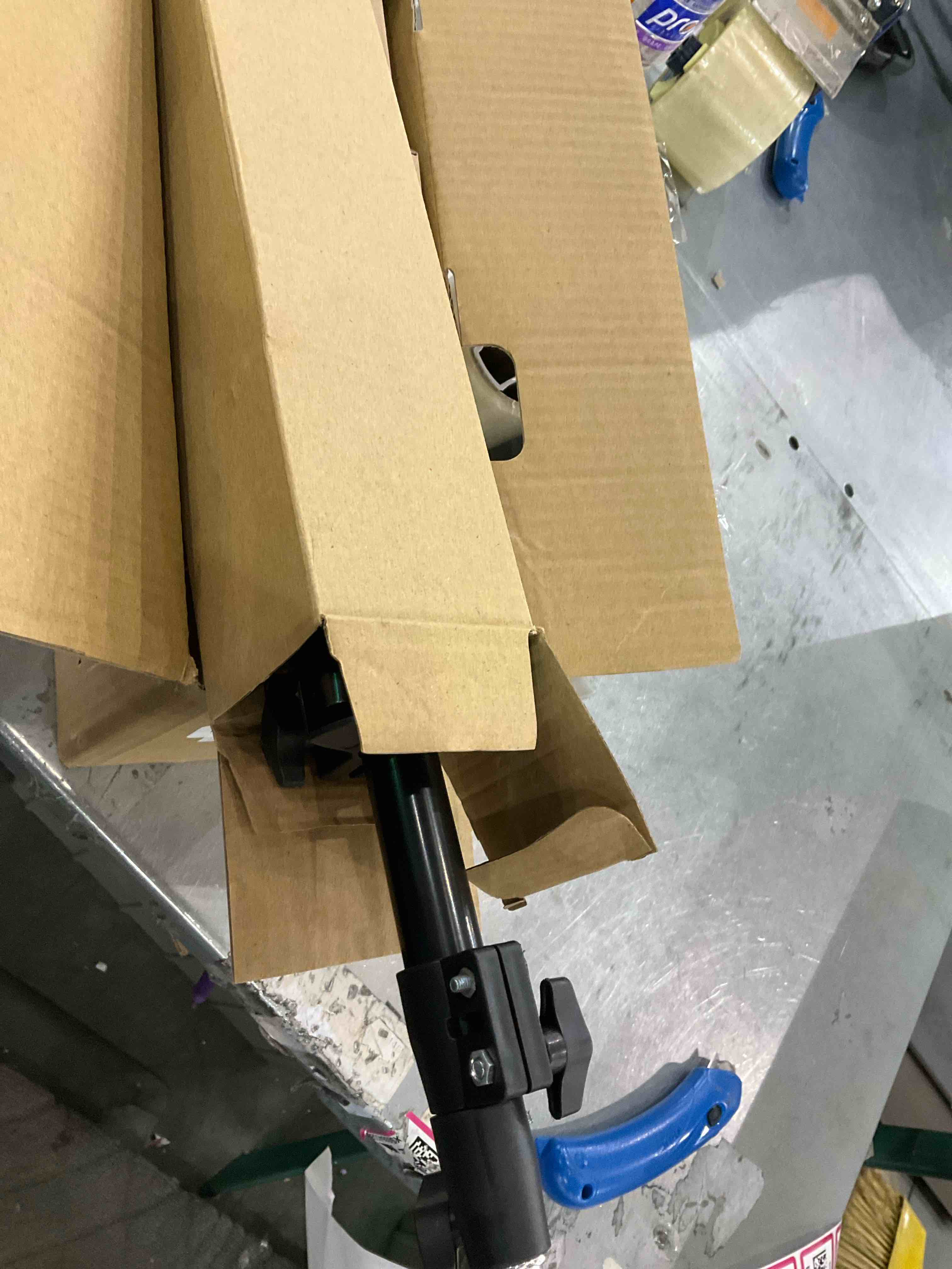https://s3.amazonaws.com/lotting-images-prod/bidfta/EXS01165701_1706031491848.jpeg