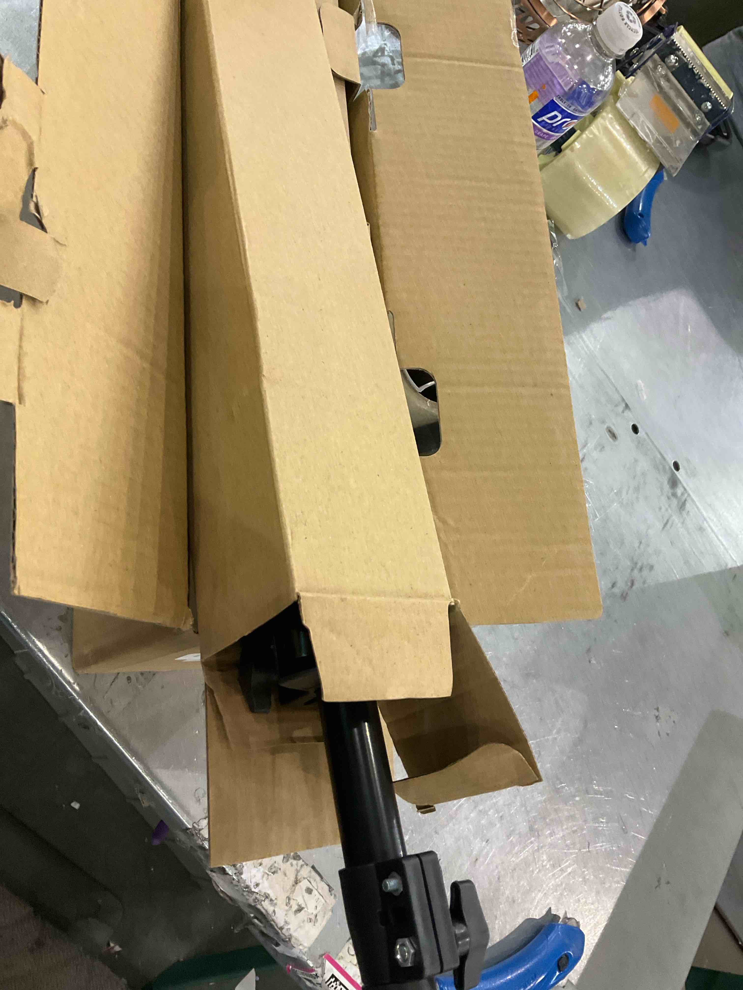 https://s3.amazonaws.com/lotting-images-prod/bidfta/EXS01165701_1706031492729.jpeg
